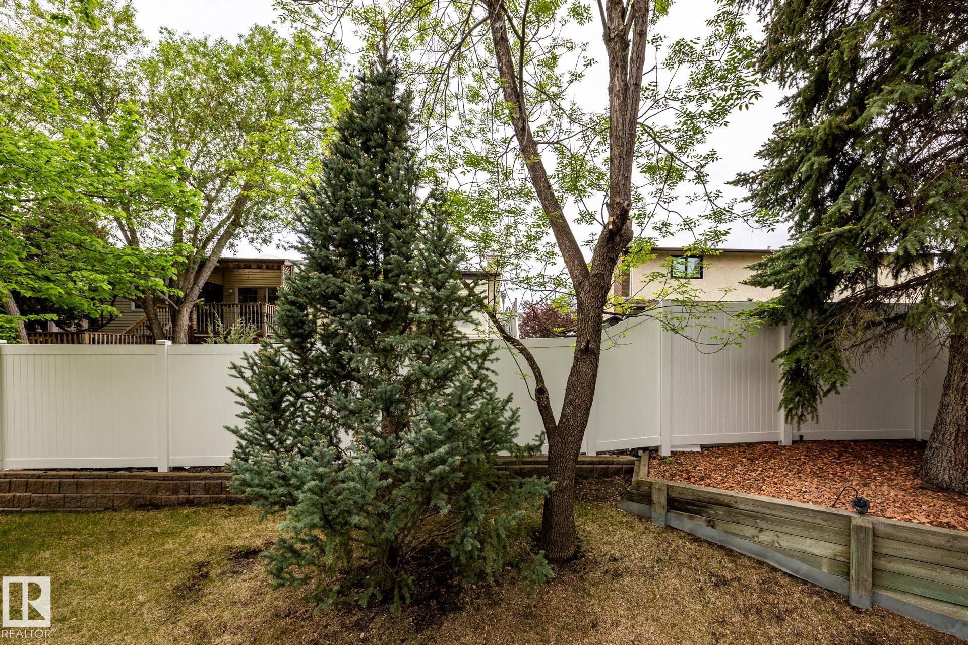 White privacy fencing bordering the property - 4632 151 Street, Edmonton, AB - Outdoor