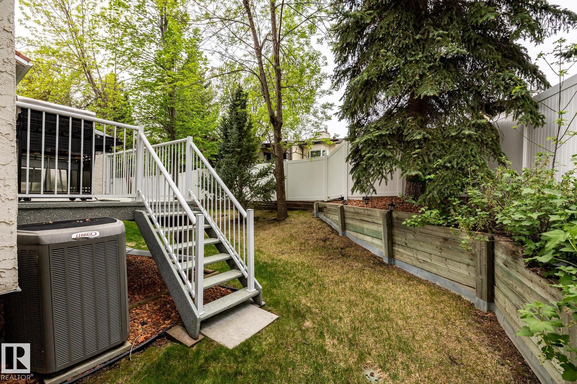Rear deck with white metal railing and stairs - 4632 151 Street, Edmonton, AB - Outdoor