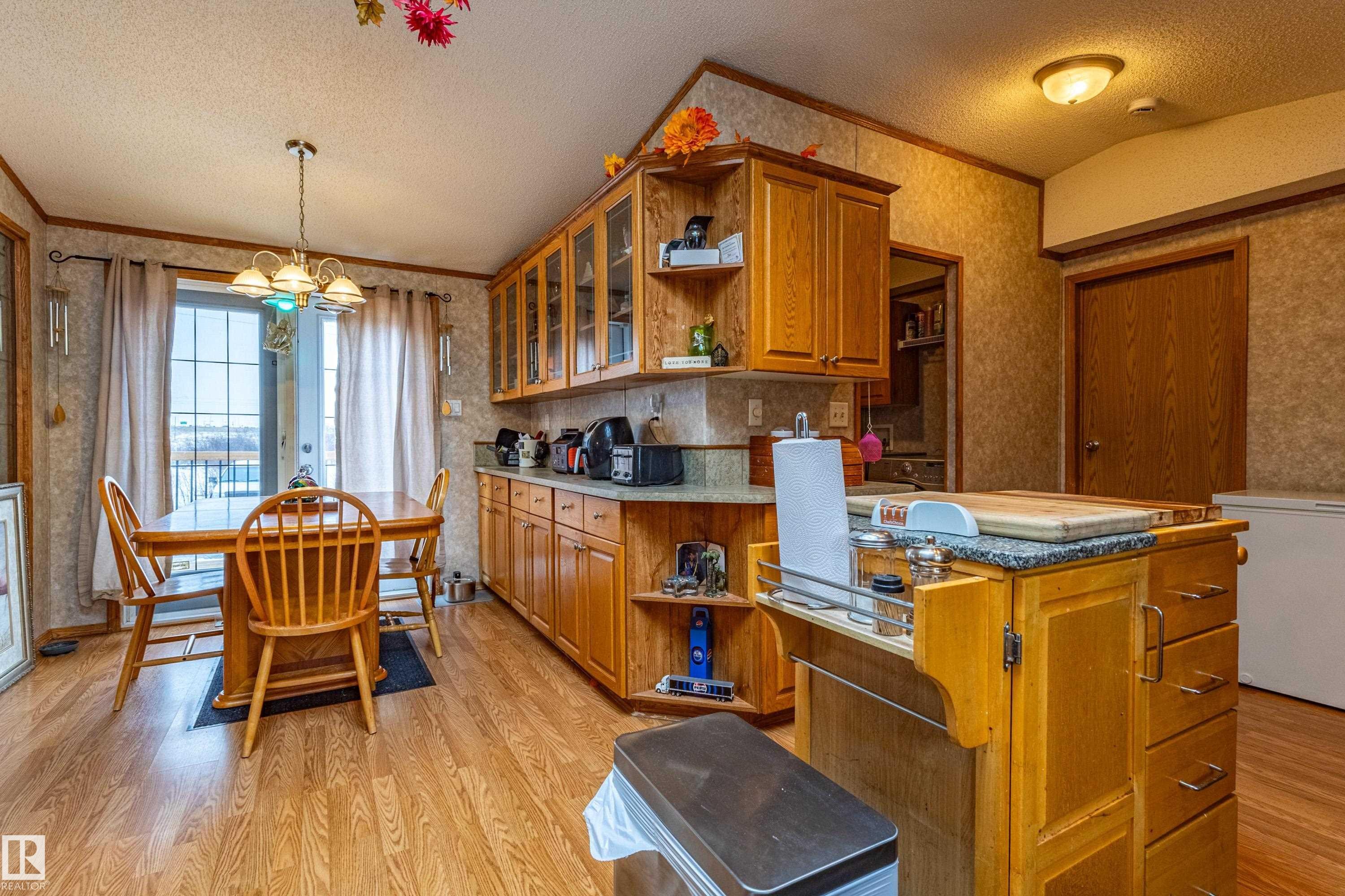 Dining area with wood-finish flooring and a multi-pane glass door - 1529 Range Road 272 Rural Parkland County, Alberta, Rural Parkland County, AB - Indoor