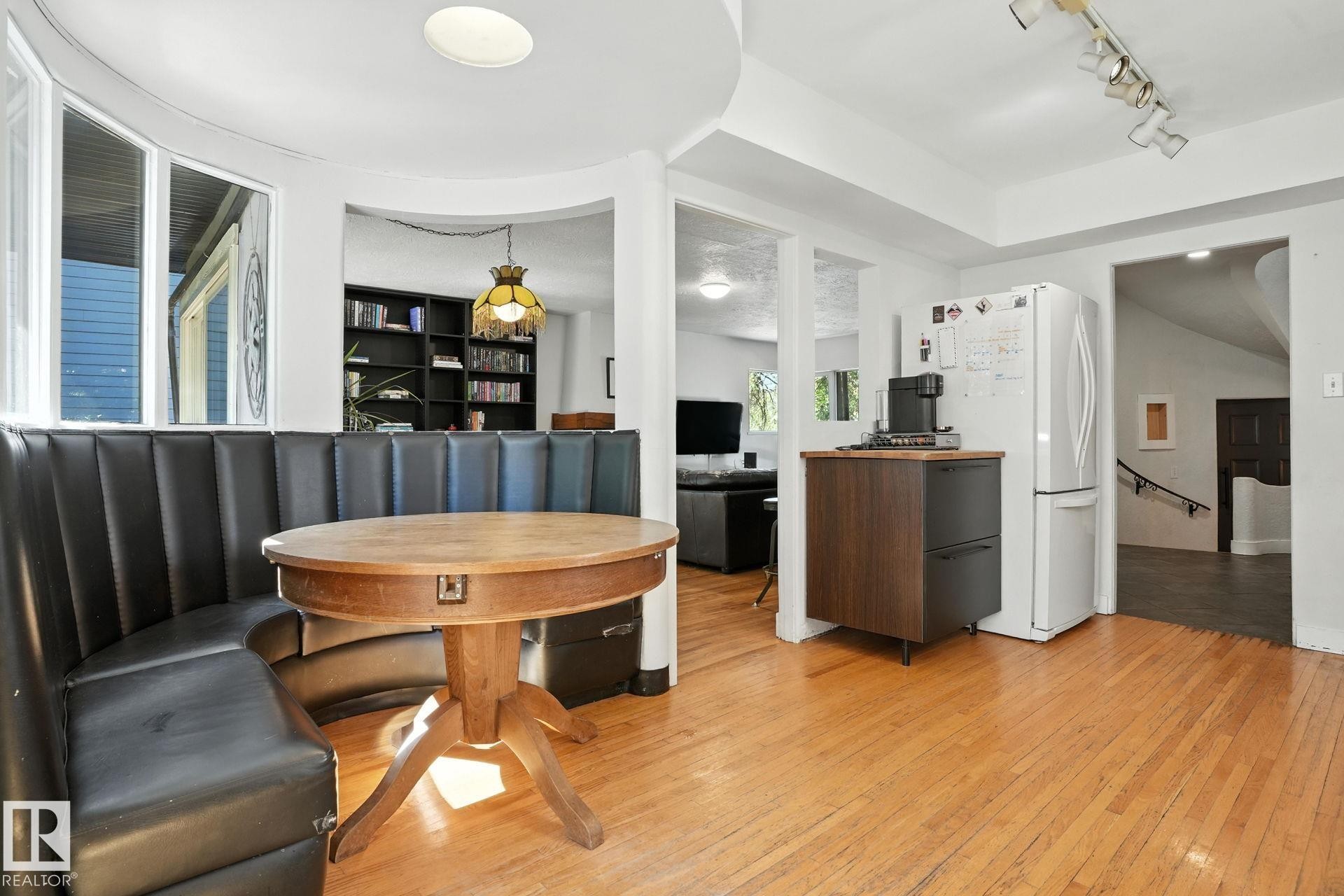 5406 110 Street, Edmonton, AB - Indoor