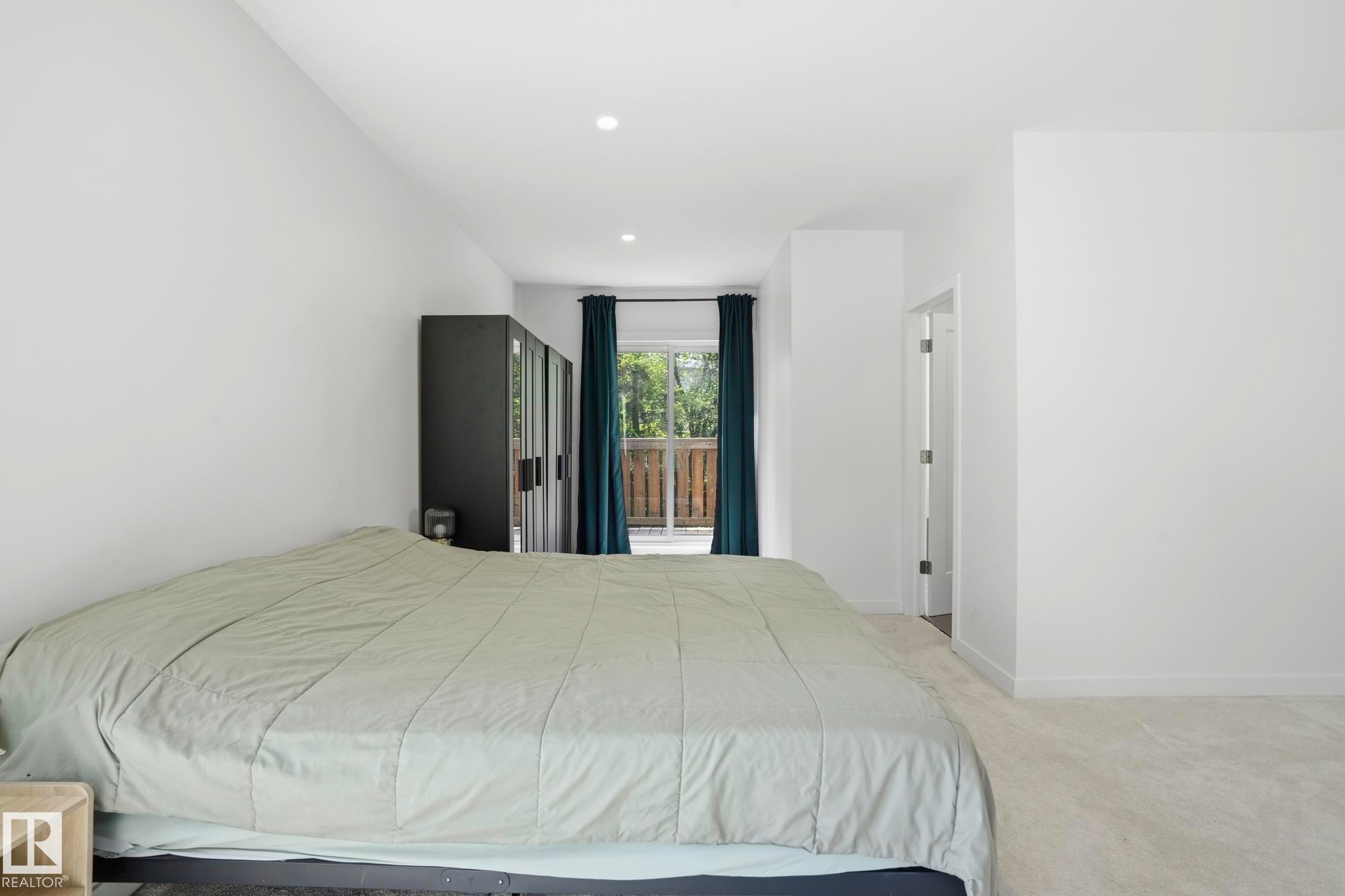 5406 110 Street, Edmonton, AB - Indoor Photo Showing Bedroom