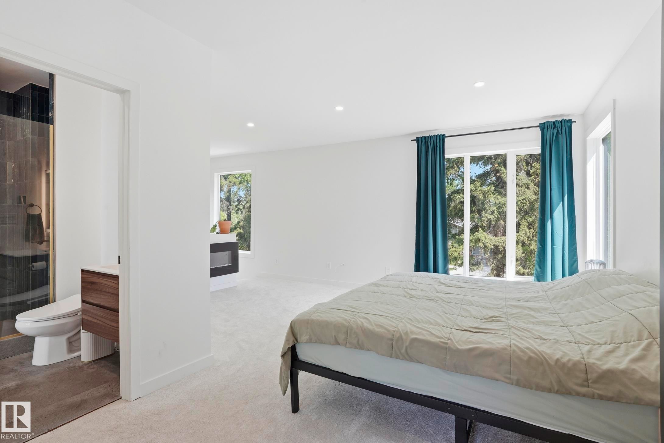 5406 110 Street, Edmonton, AB - Indoor Photo Showing Bedroom
