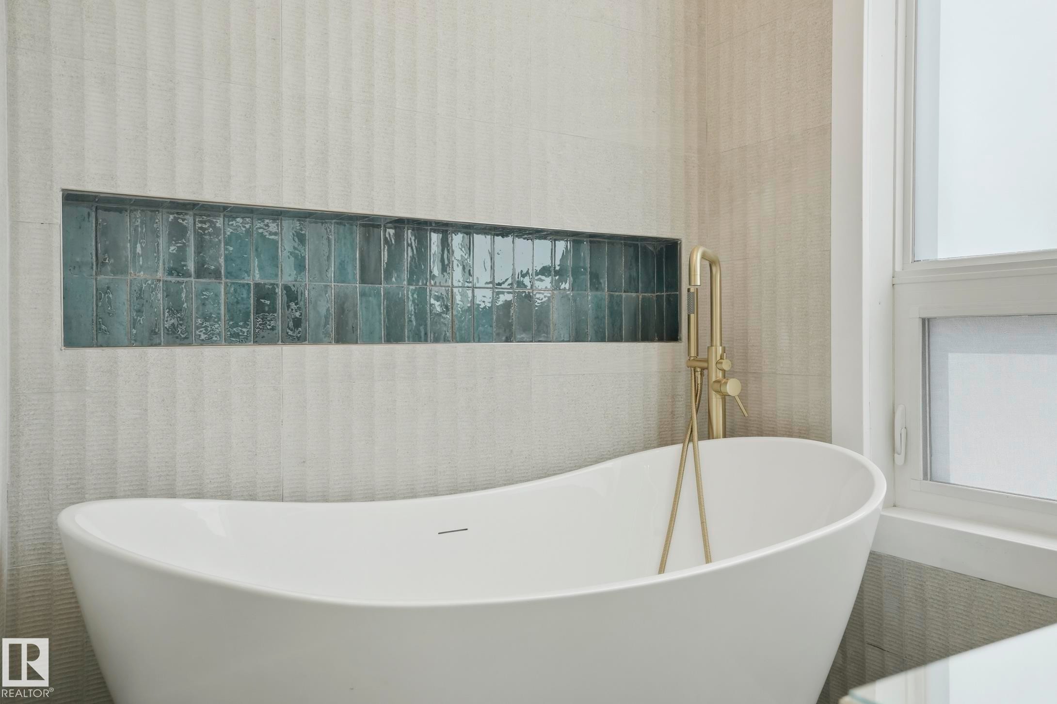 5406 110 Street, Edmonton, AB - Indoor Photo Showing Bathroom