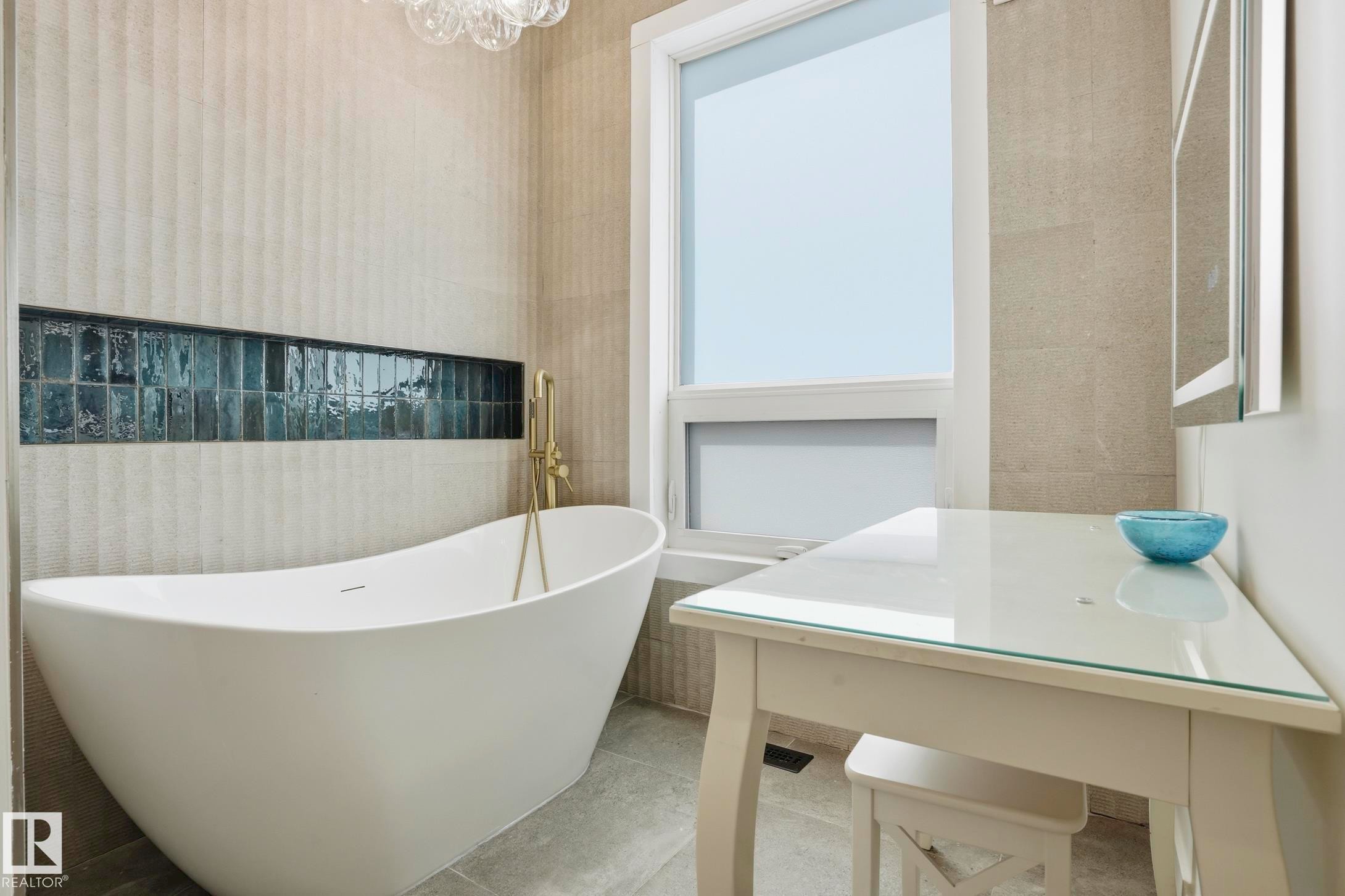 5406 110 Street, Edmonton, AB - Indoor Photo Showing Bathroom