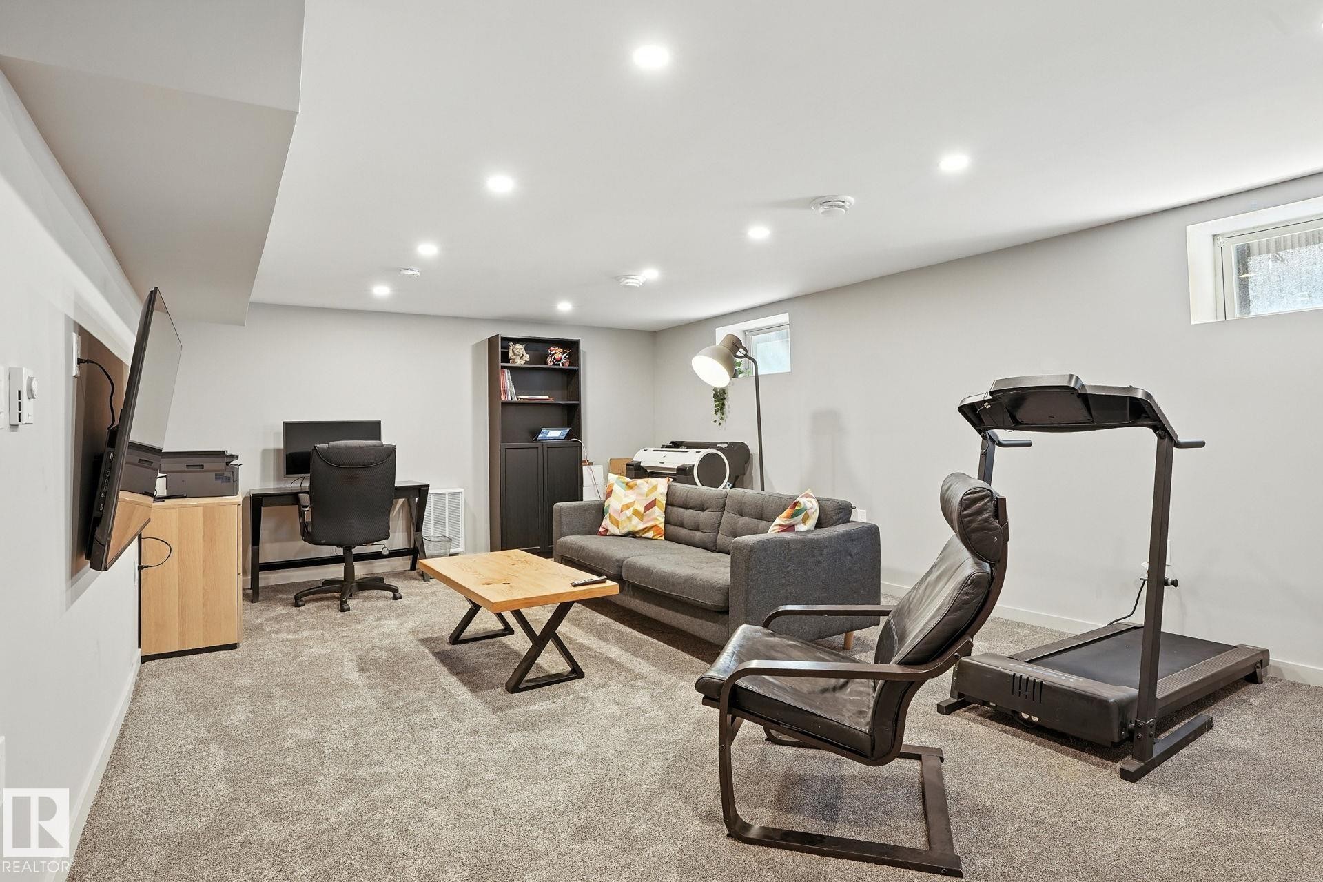 5406 110 Street, Edmonton, AB - Indoor
