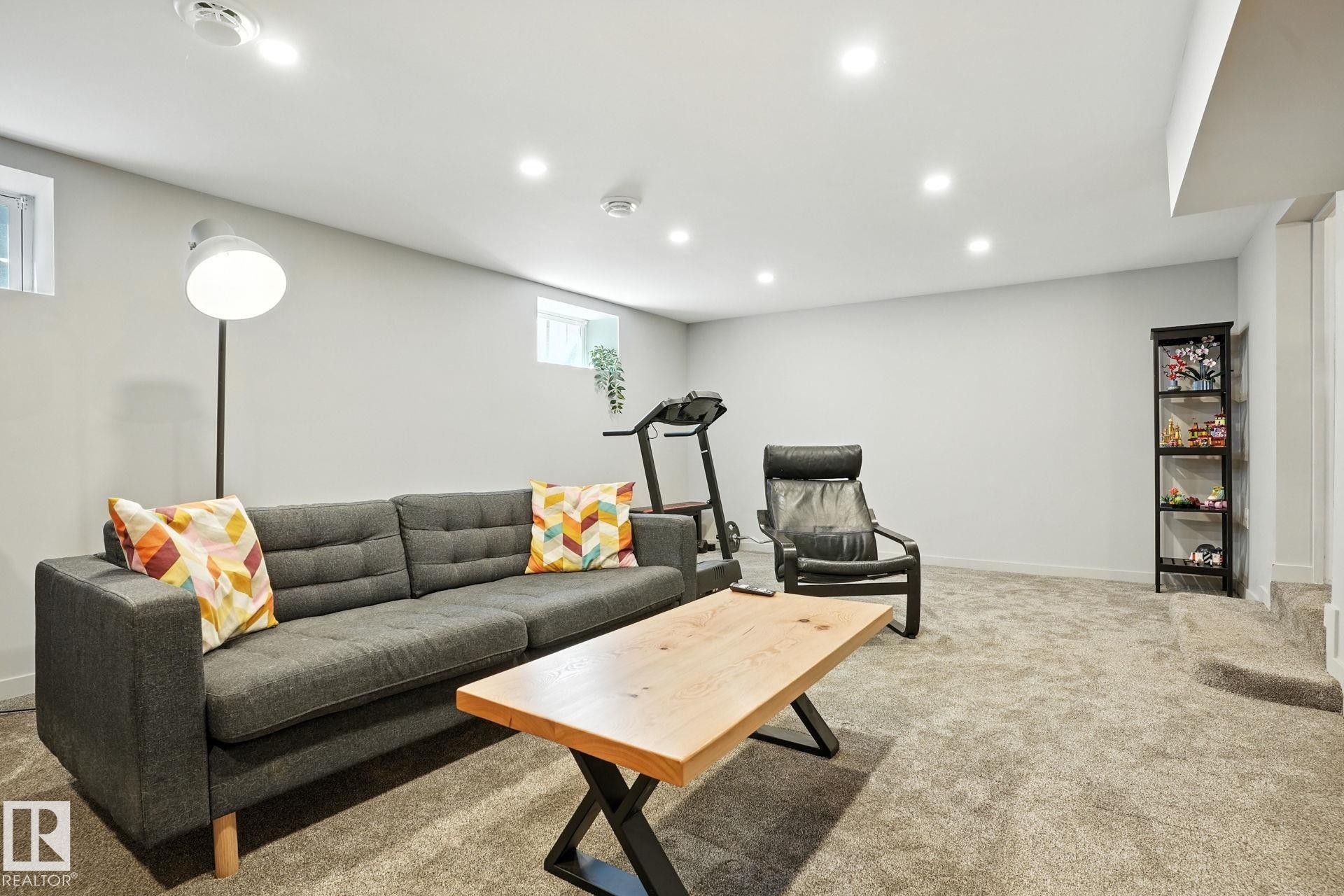 5406 110 Street, Edmonton, AB - Indoor