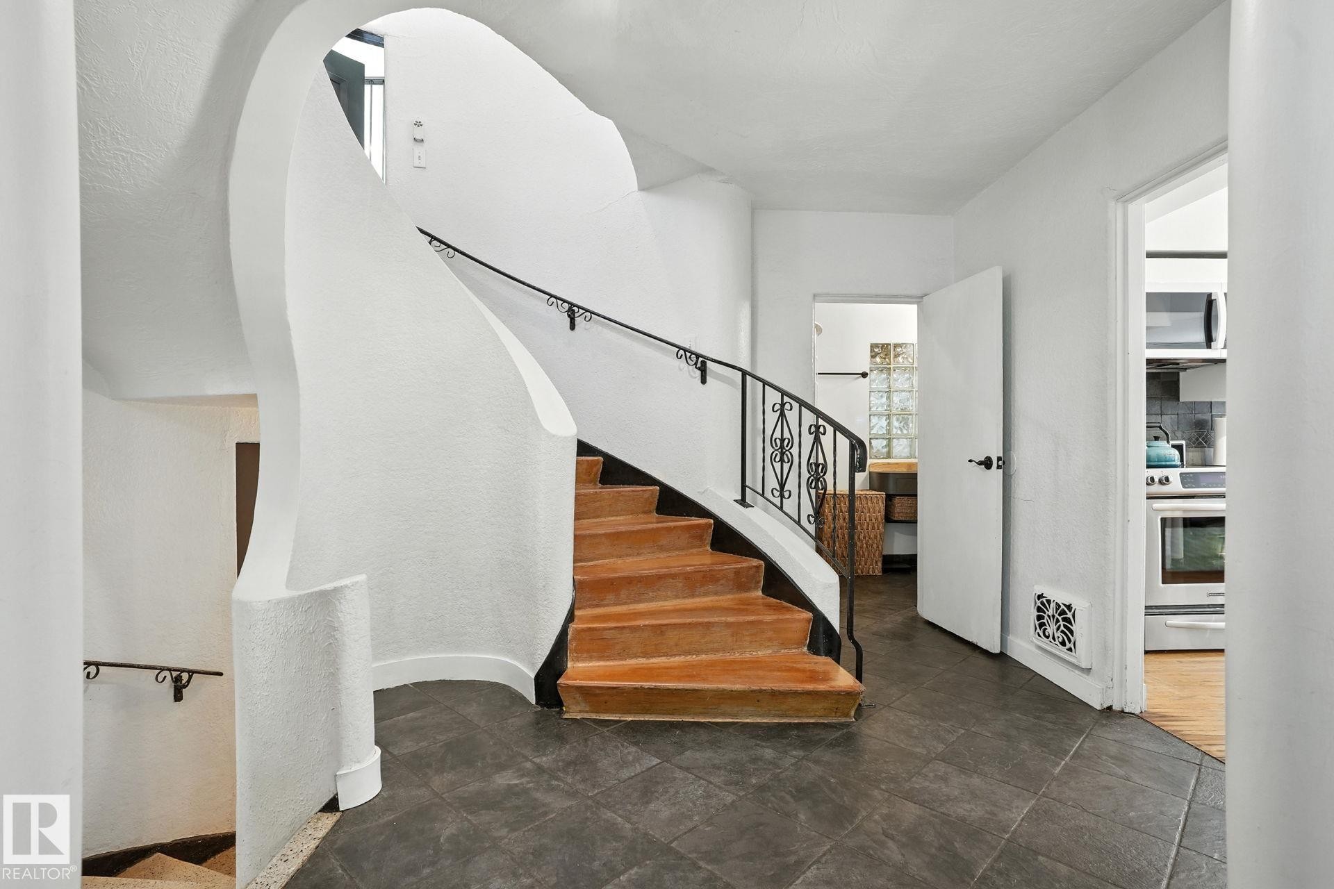 5406 110 Street, Edmonton, AB - Indoor Photo Showing Other Room