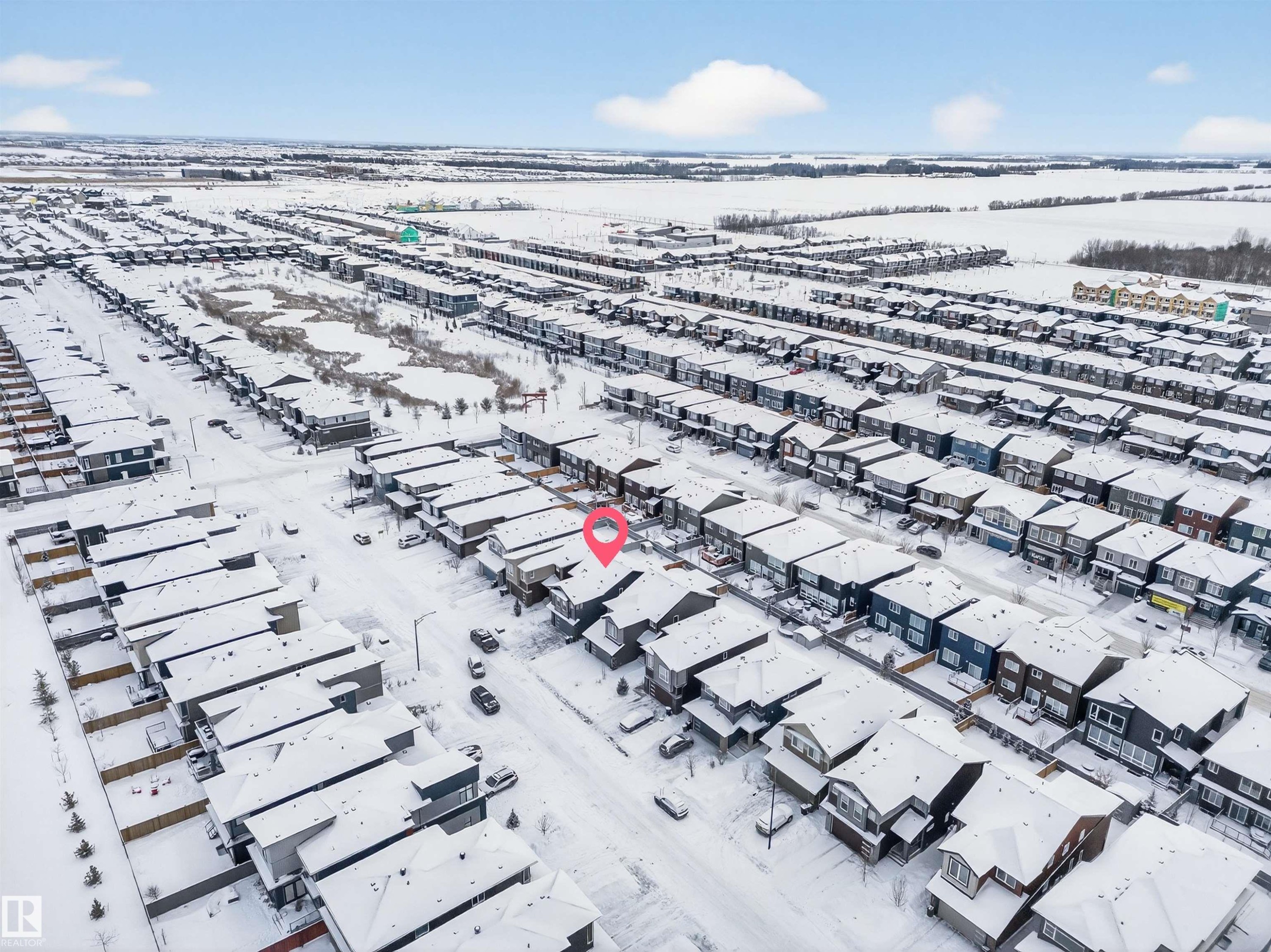 Aerial perspective of a developed residential area featuring a dense arrangement of detached homes and townhouses - 6085 King Landing, Edmonton, AB - Outdoor With View