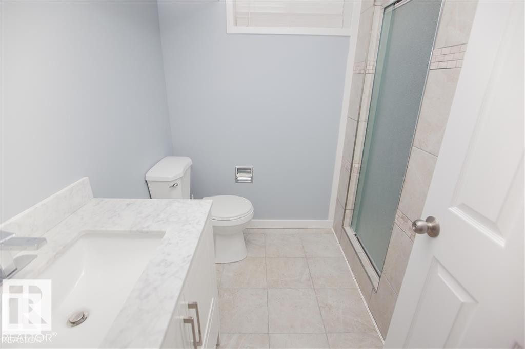 17208 106 Street Nw, Edmonton, AB - Indoor Photo Showing Bathroom
