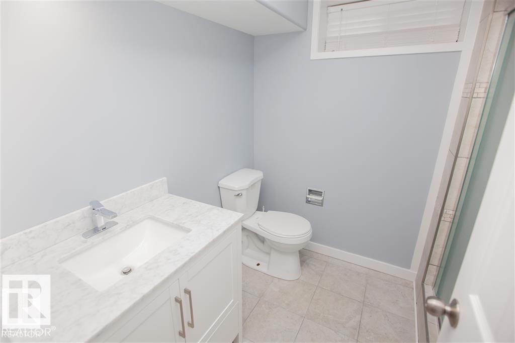 17208 106 Street Nw, Edmonton, AB - Indoor Photo Showing Bathroom