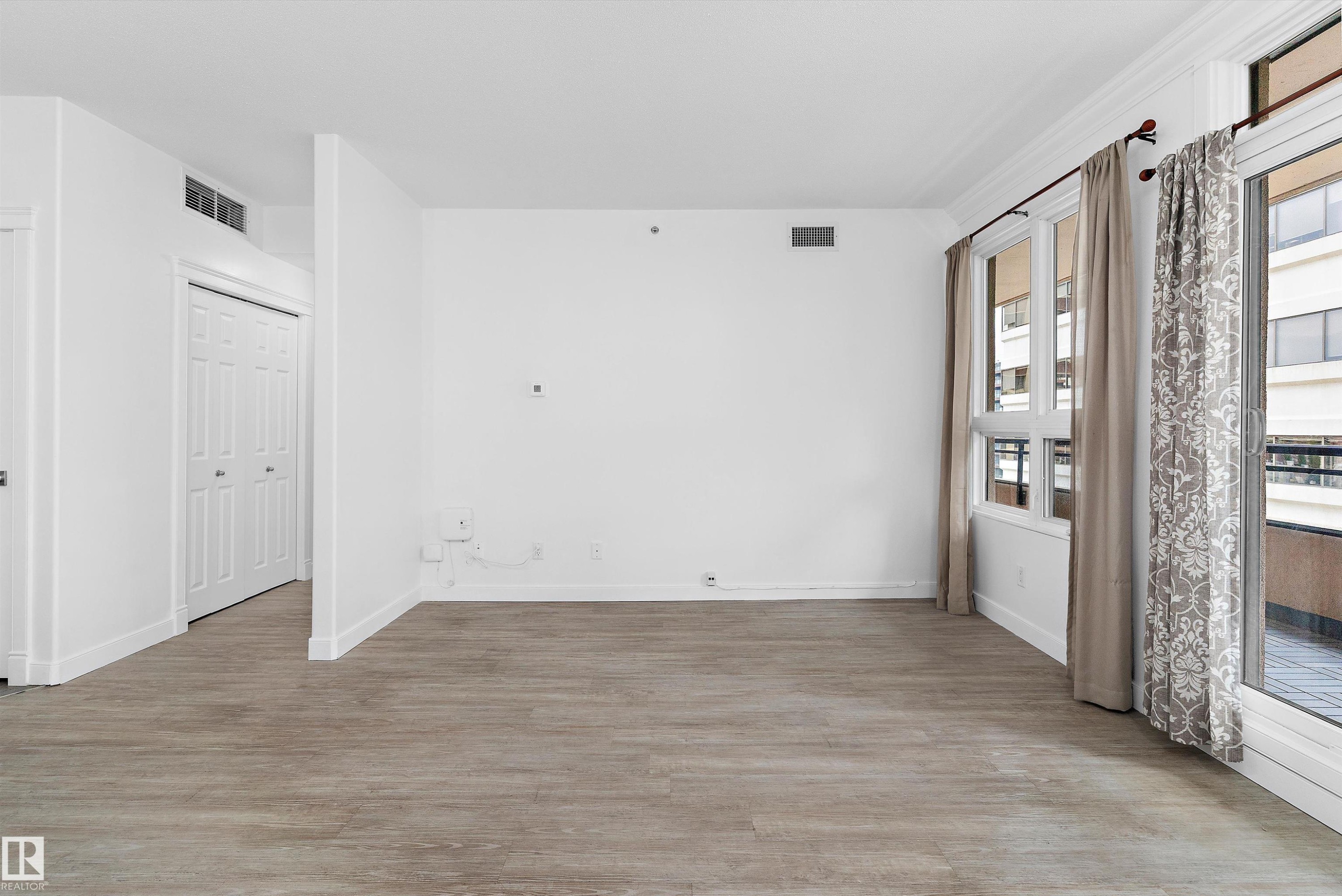 #902 9939 109 St Nw, Edmonton, AB - Indoor Photo Showing Other Room