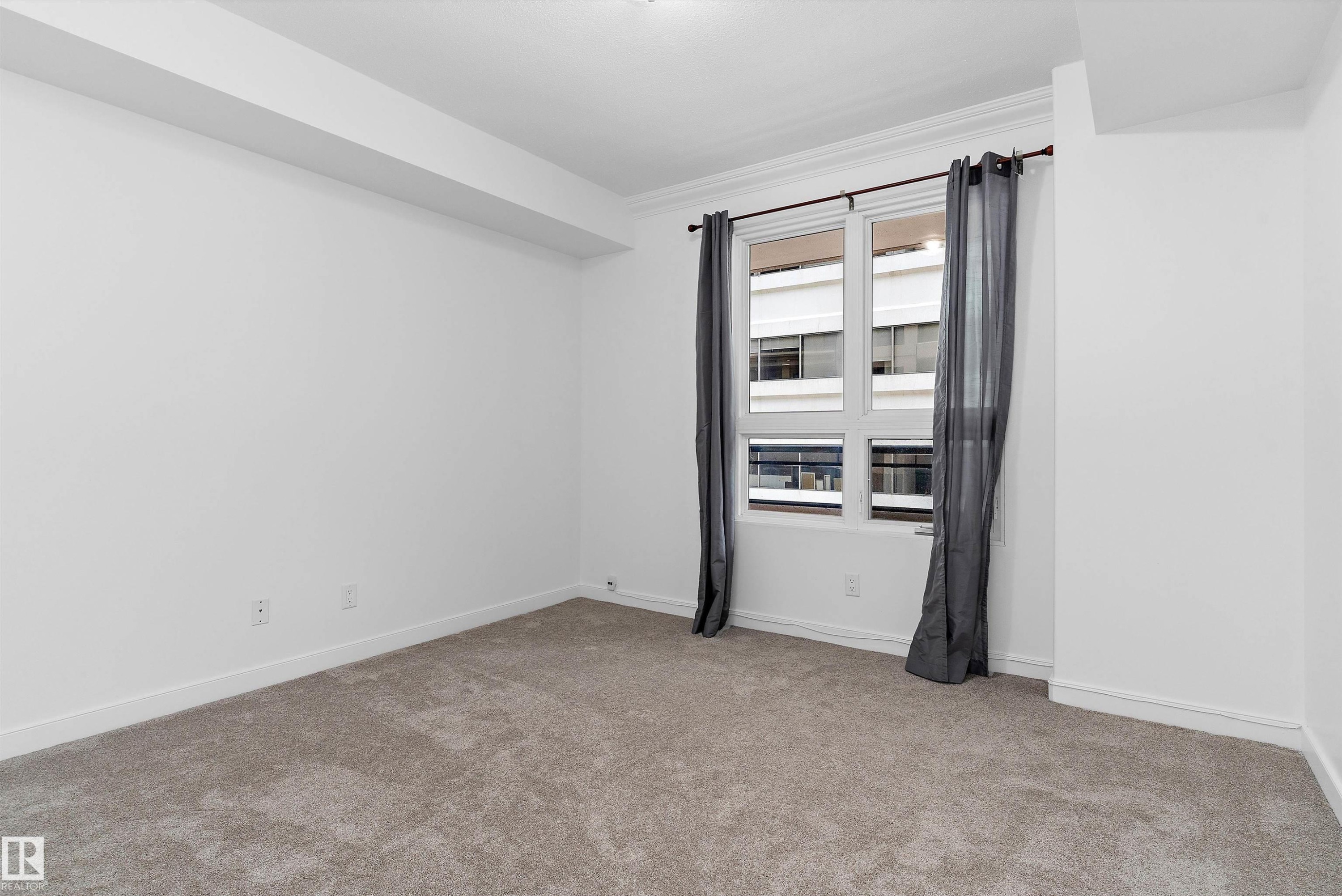 #902 9939 109 St Nw, Edmonton, AB - Indoor Photo Showing Other Room