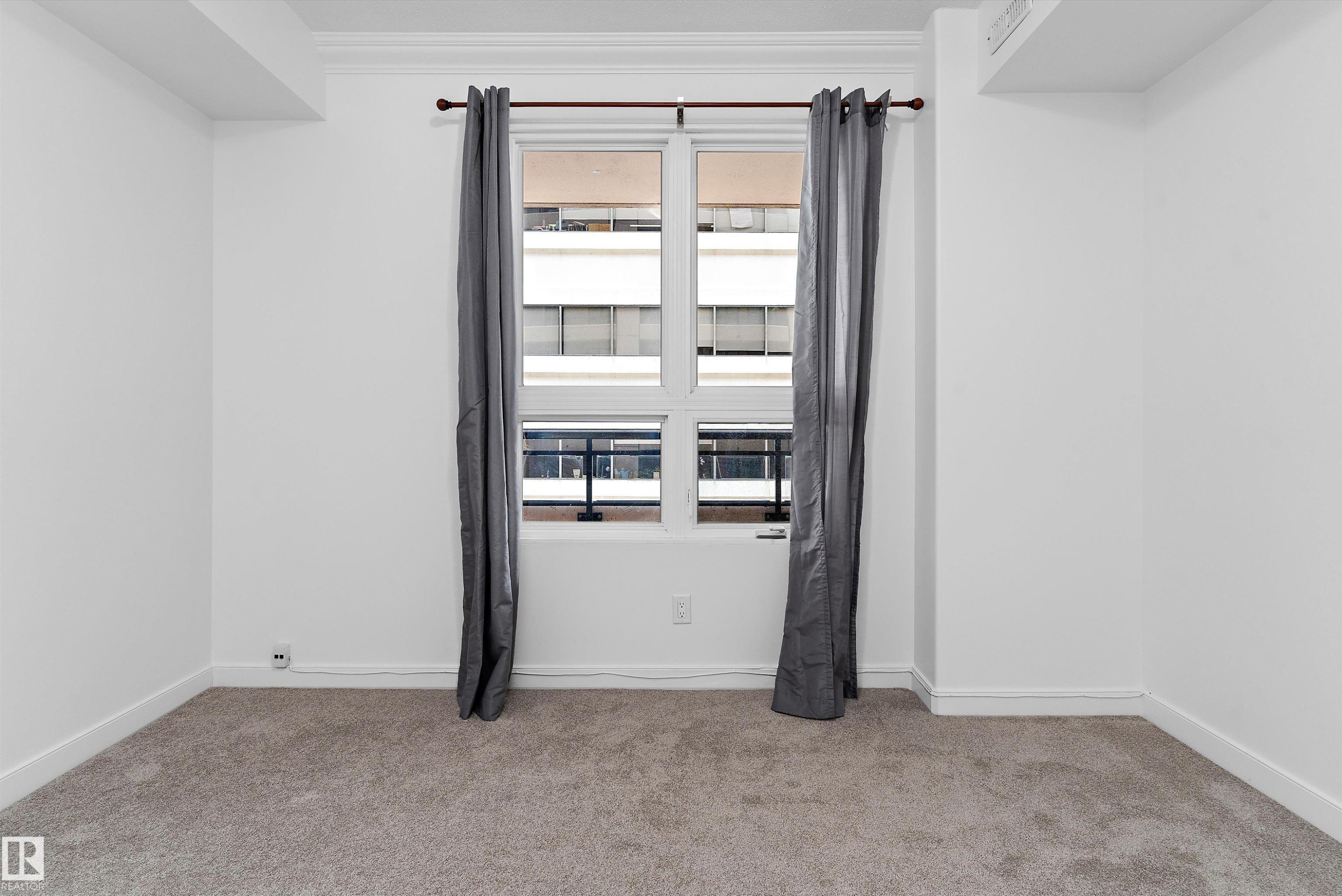 #902 9939 109 St Nw, Edmonton, AB - Indoor Photo Showing Other Room