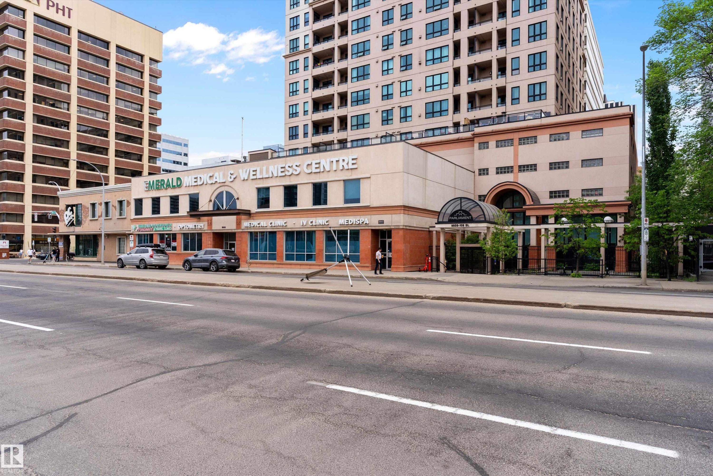 #902 9939 109 St Nw, Edmonton, AB - Outdoor With Facade