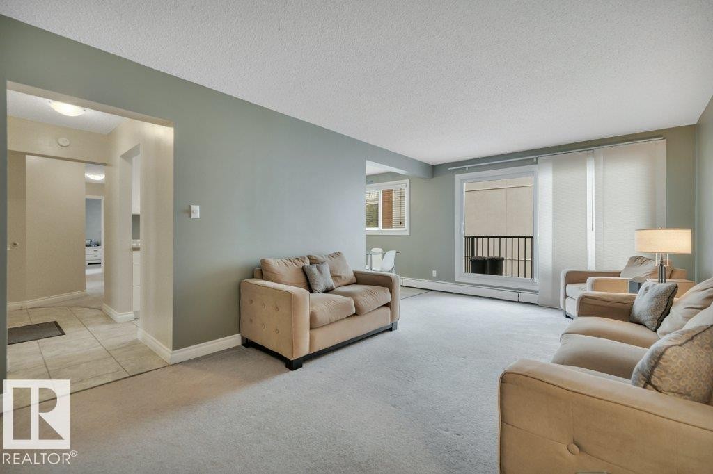 #304 10320 113 St Nw, Edmonton, AB - Indoor Photo Showing Living Room