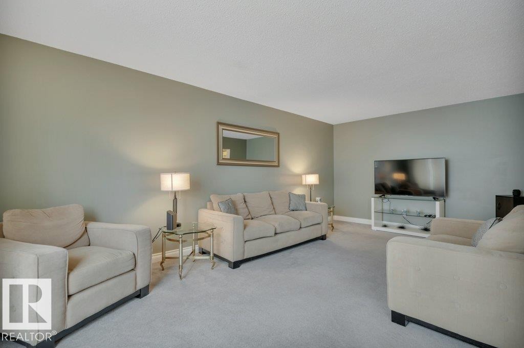 #304 10320 113 St Nw, Edmonton, AB - Indoor Photo Showing Living Room