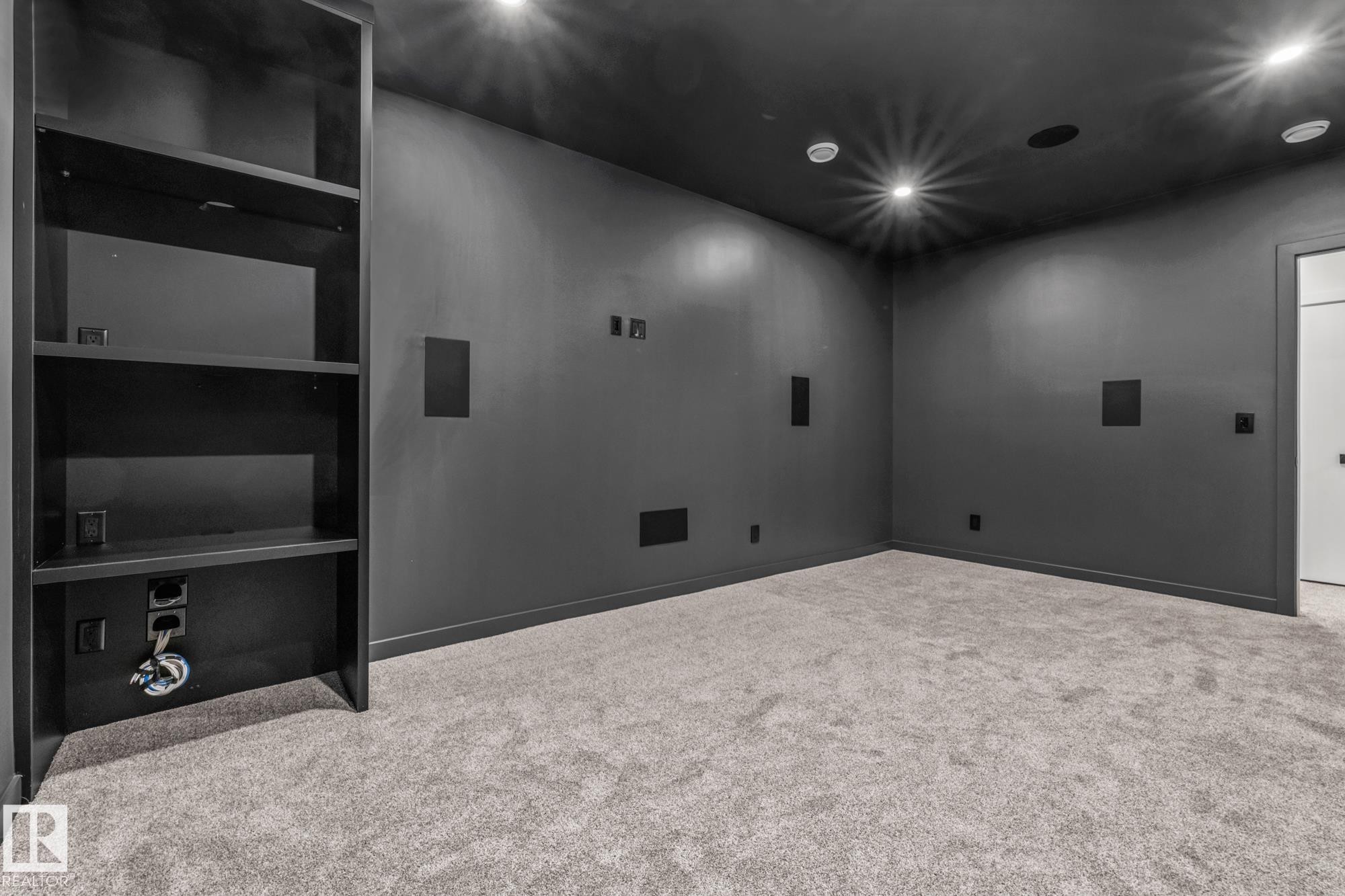 8815 142 Street Nw, Edmonton, AB - Indoor