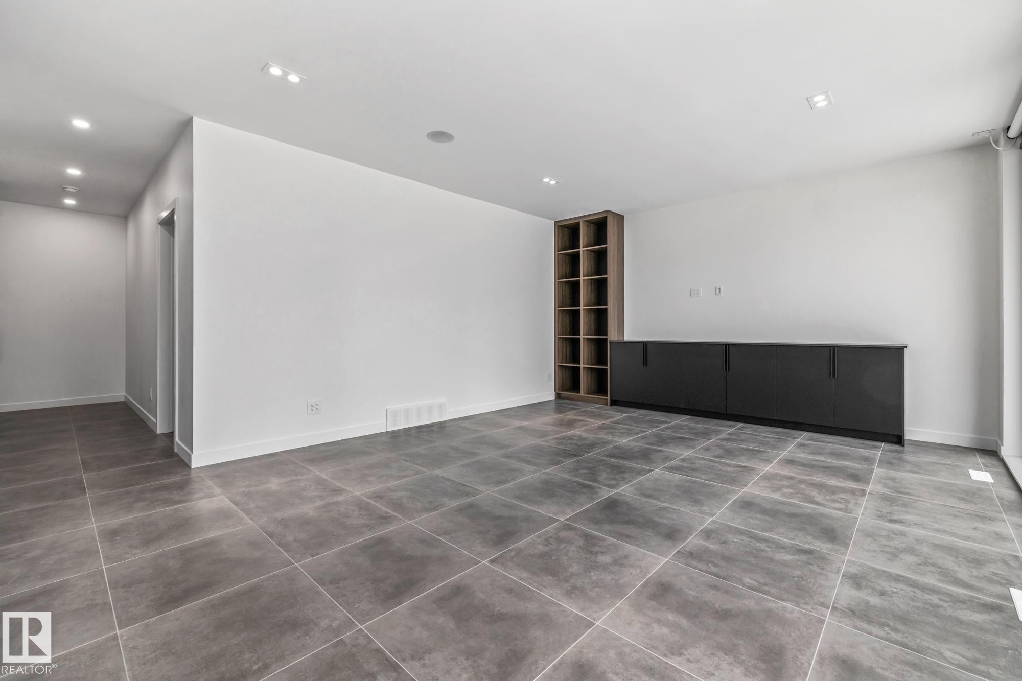 8815 142 Street Nw, Edmonton, AB - Indoor Photo Showing Other Room