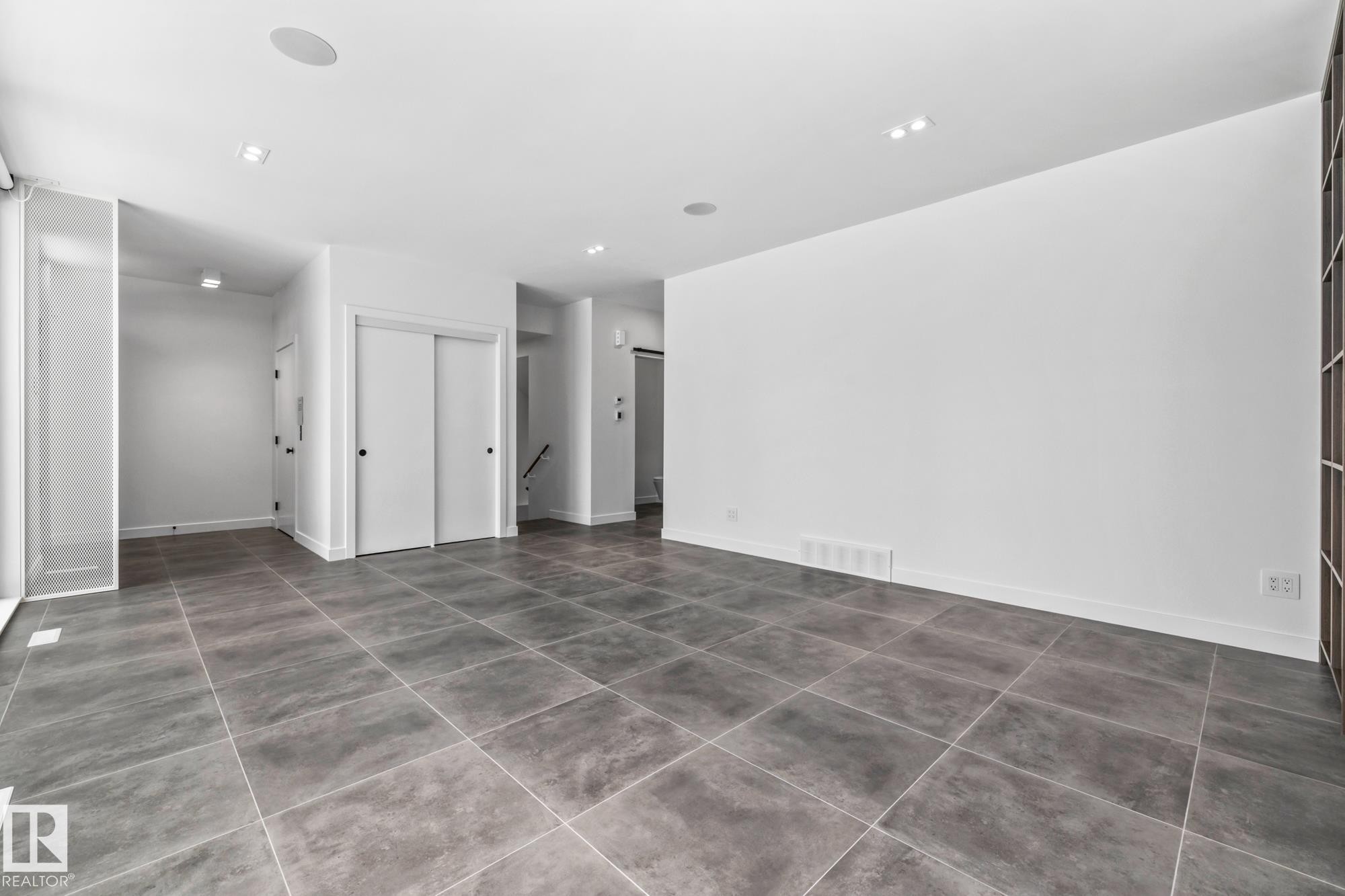 8815 142 Street Nw, Edmonton, AB - Indoor Photo Showing Other Room