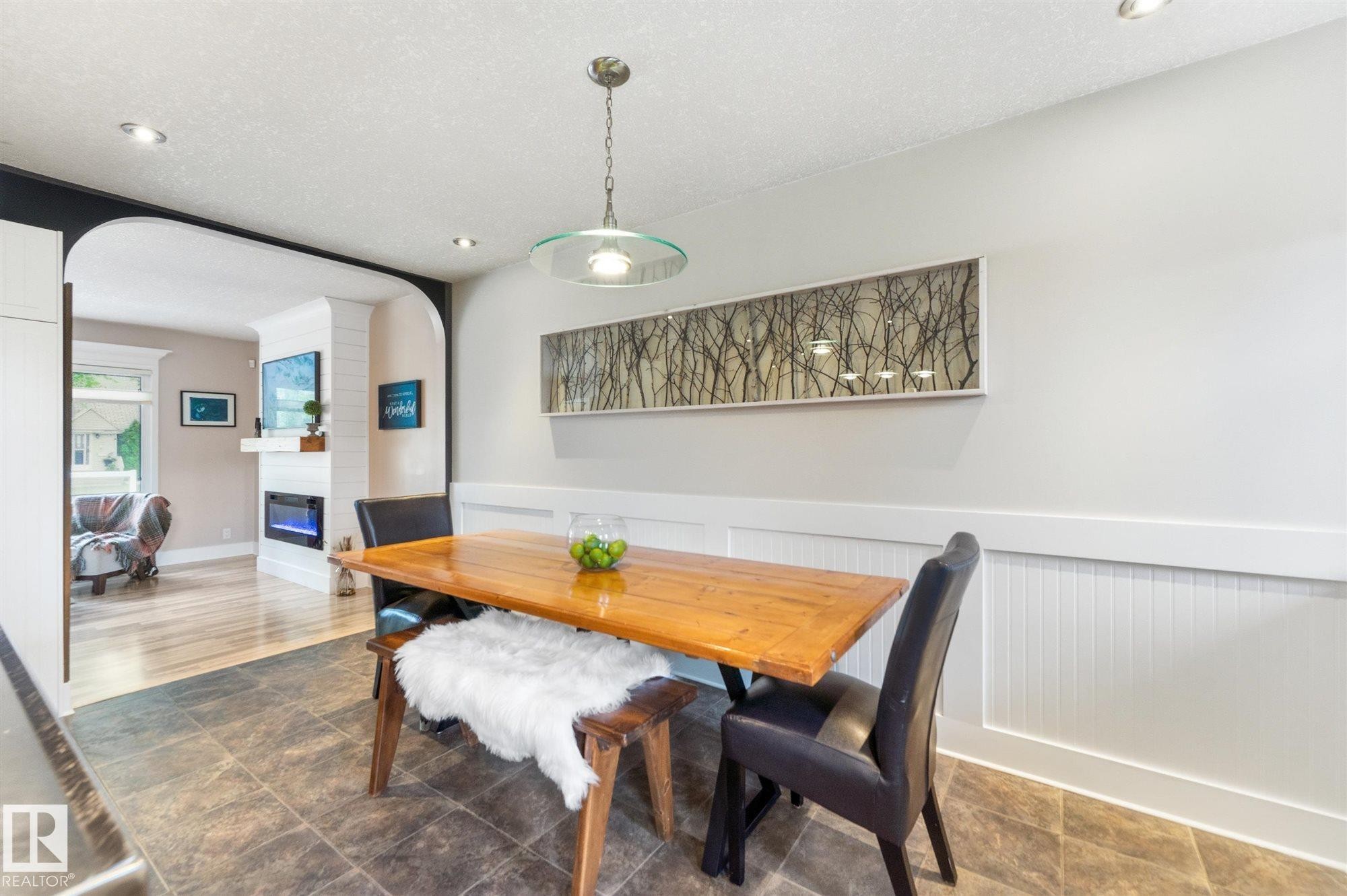 5400 49 Street, Stony Plain, AB - Indoor Photo Showing Dining Room