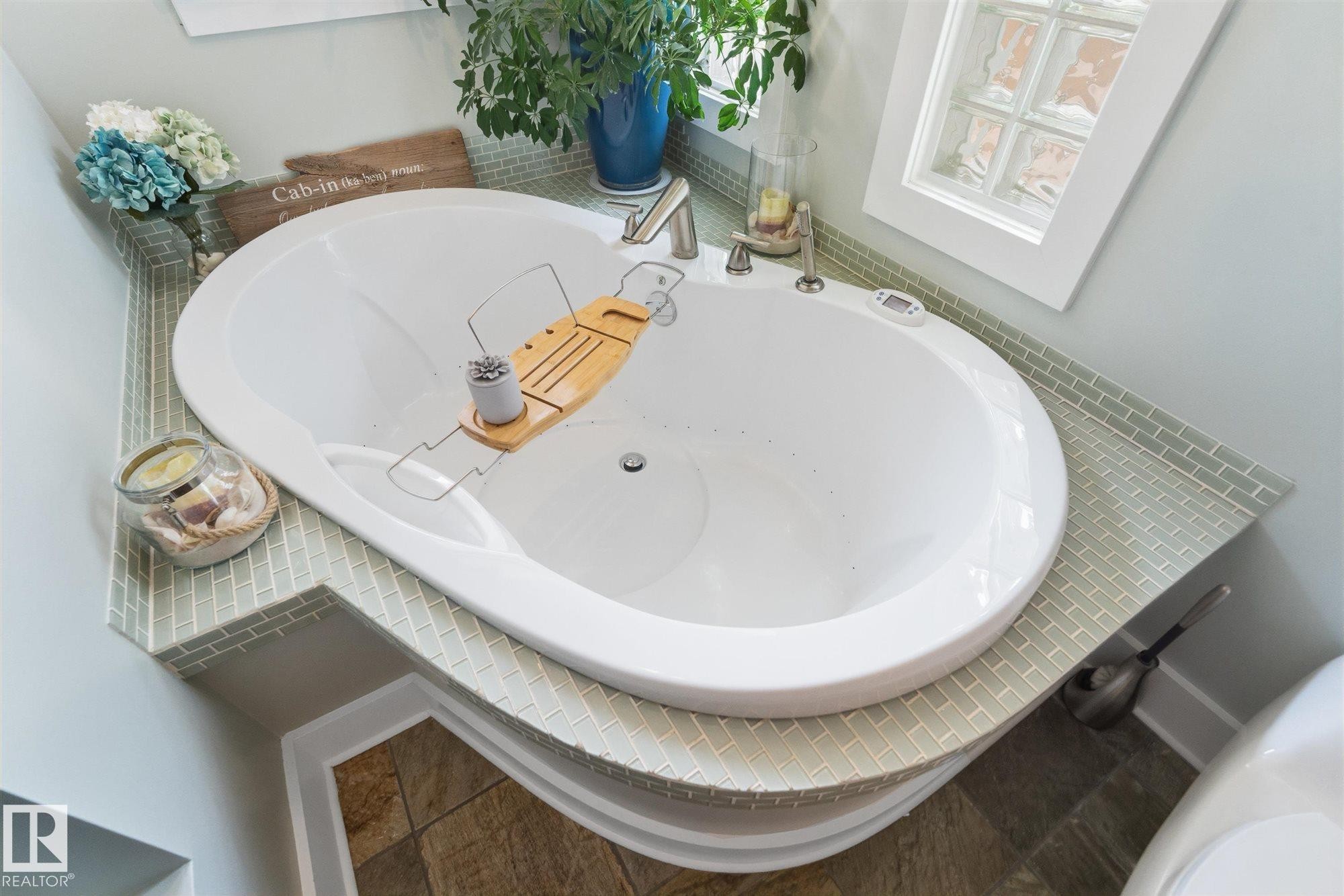 5400 49 Street, Stony Plain, AB - Indoor Photo Showing Bathroom