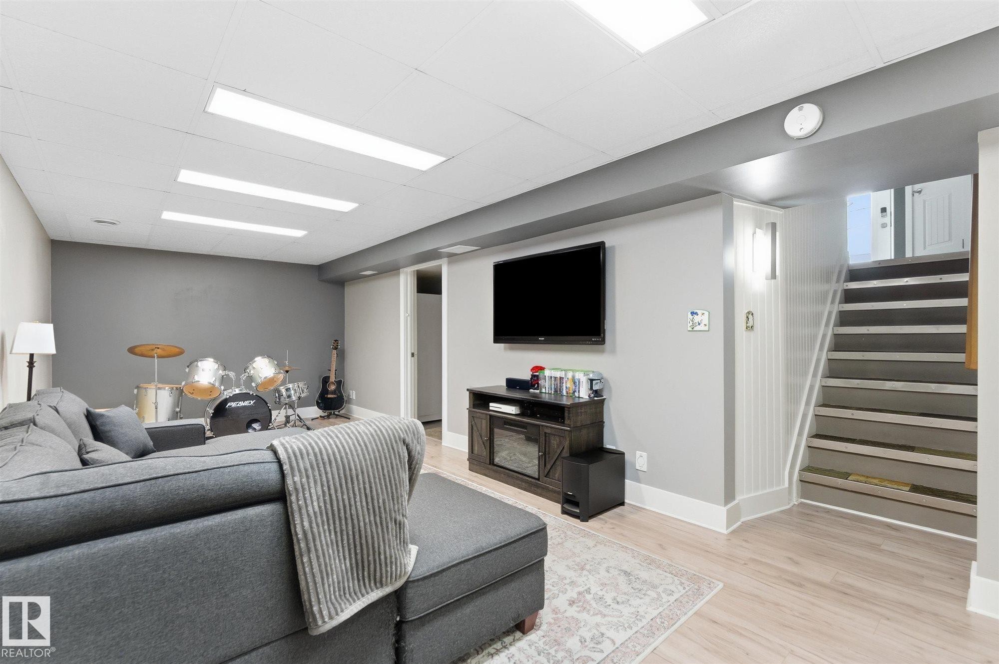 5400 49 Street, Stony Plain, AB - Indoor