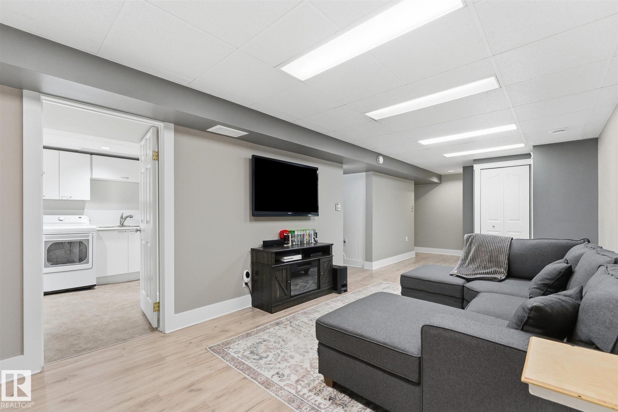 5400 49 Street, Stony Plain, AB - Indoor