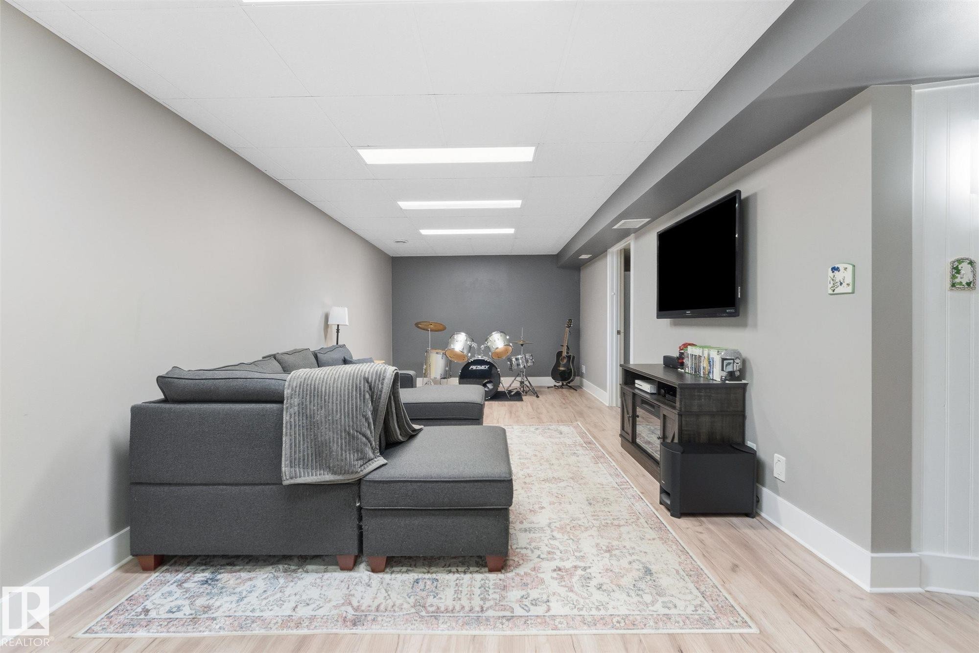 5400 49 Street, Stony Plain, AB - Indoor