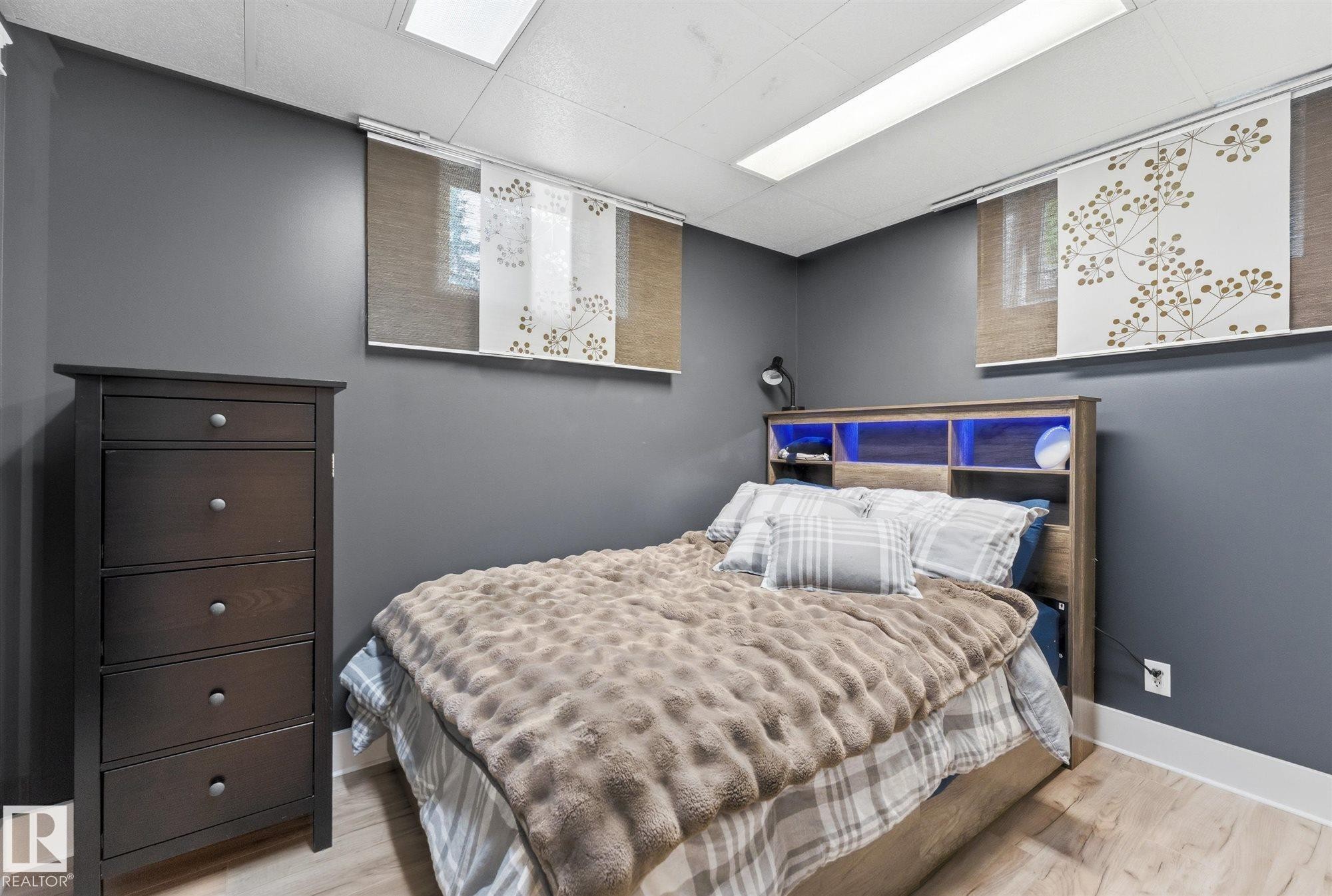 5400 49 Street, Stony Plain, AB - Indoor Photo Showing Bedroom