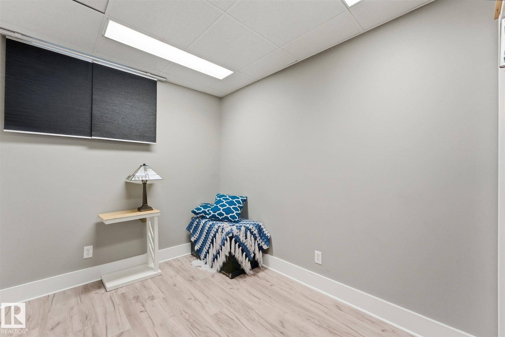 5400 49 Street, Stony Plain, AB - Indoor Photo Showing Other Room