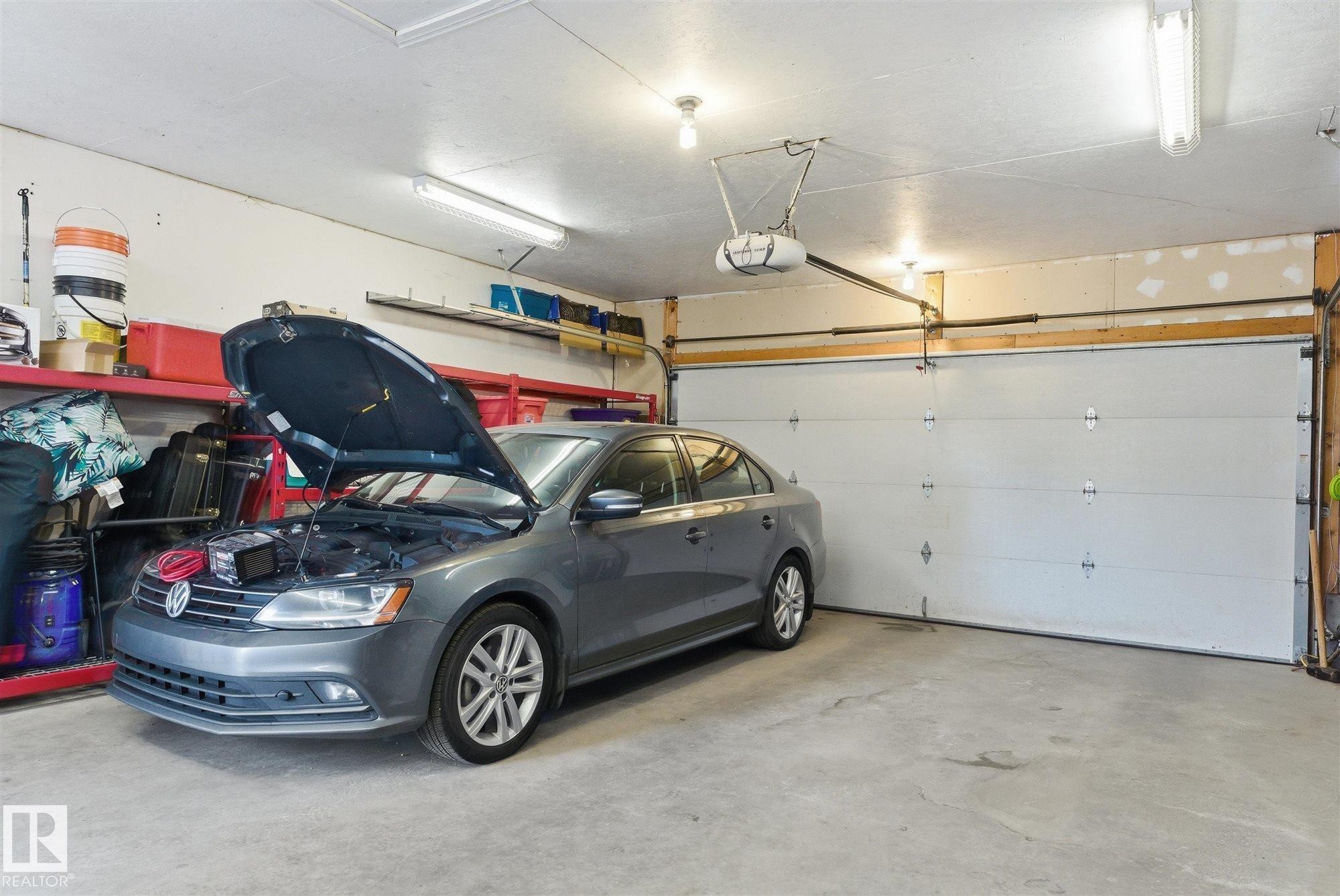 5400 49 Street, Stony Plain, AB - Indoor Photo Showing Garage