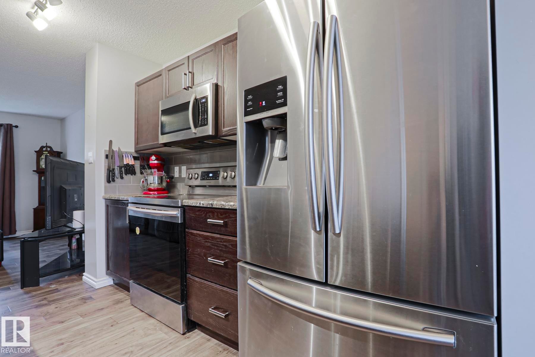 492 Ebbers Way Nw, Edmonton, AB - Indoor Photo Showing Kitchen With Stainless Steel Kitchen