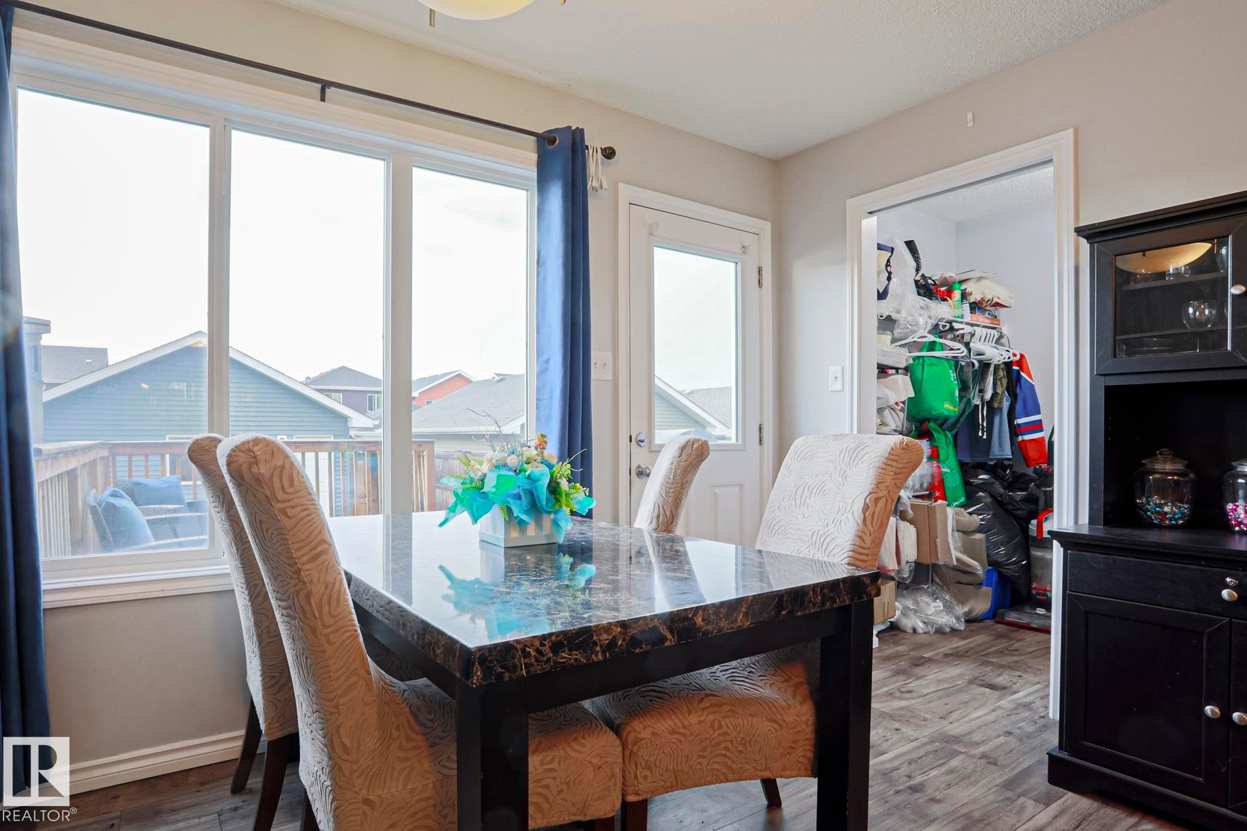492 Ebbers Way Nw, Edmonton, AB - Indoor Photo Showing Dining Room