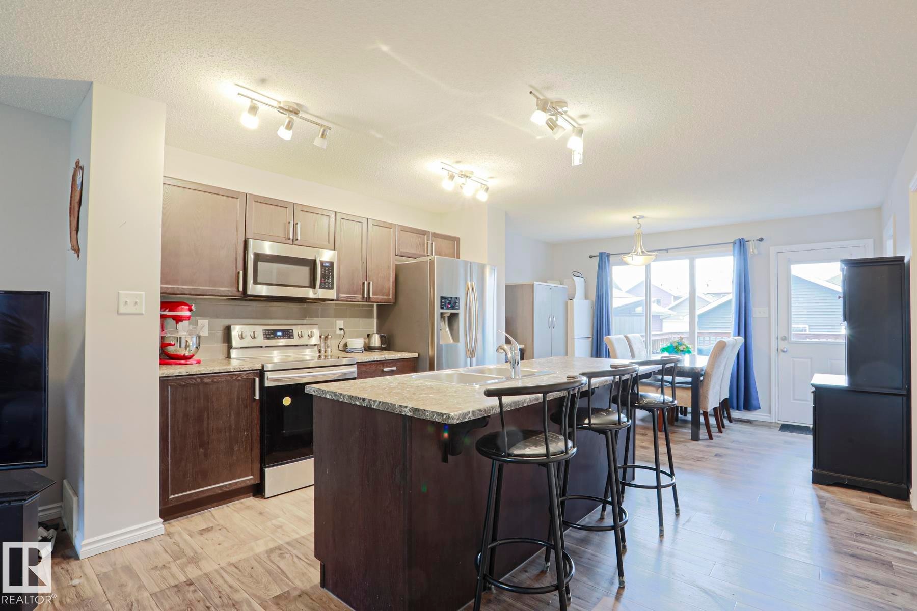 492 Ebbers Way Nw, Edmonton, AB - Indoor Photo Showing Kitchen With Stainless Steel Kitchen With Upgraded Kitchen