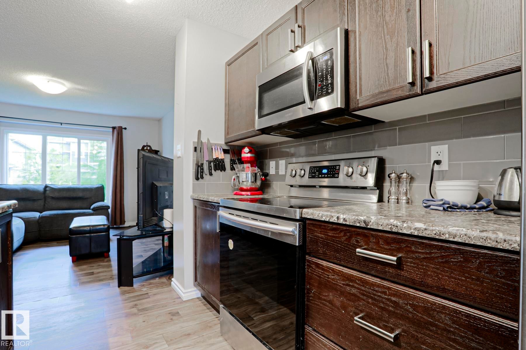 492 Ebbers Way Nw, Edmonton, AB - Indoor Photo Showing Kitchen