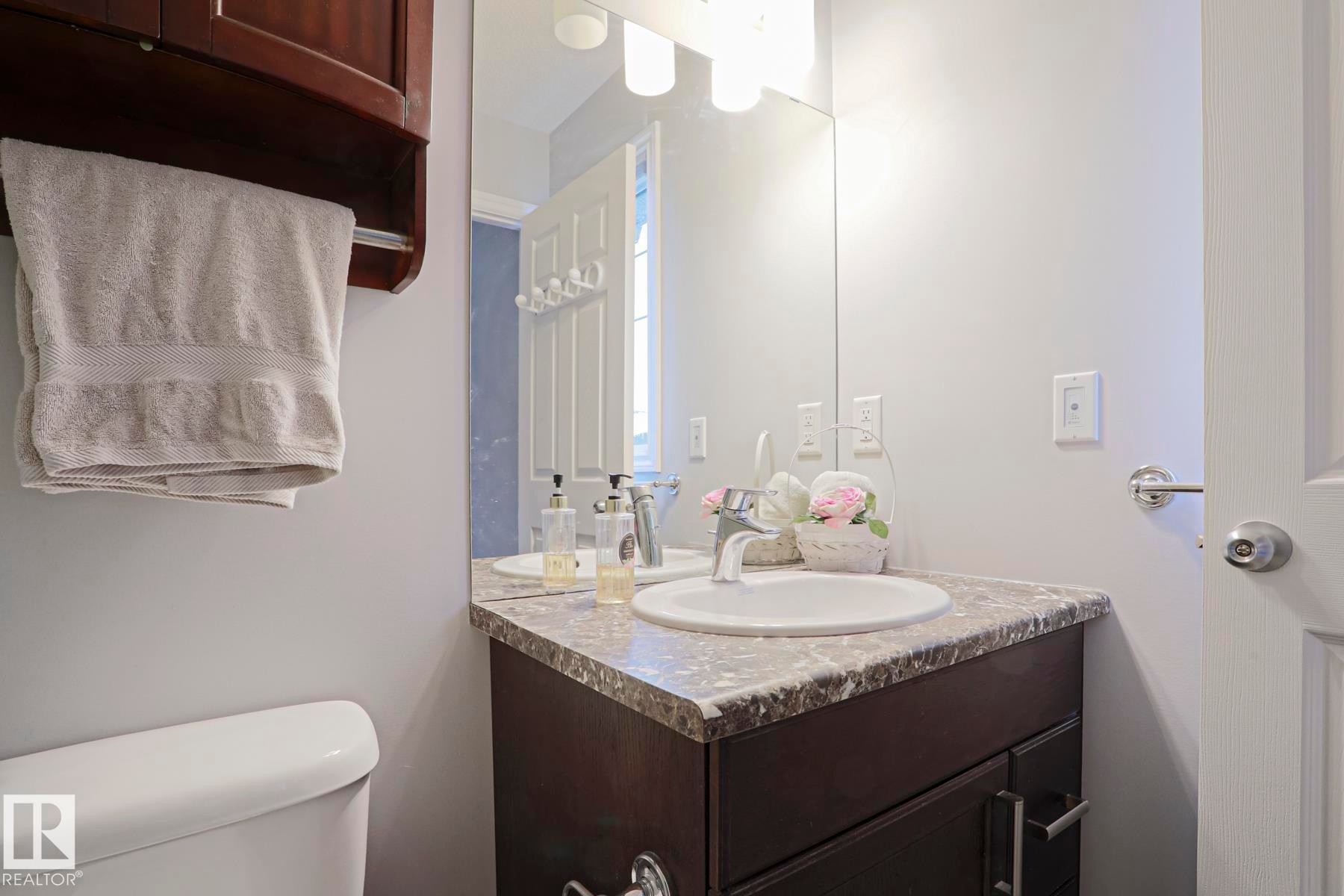 492 Ebbers Way Nw, Edmonton, AB - Indoor Photo Showing Bathroom