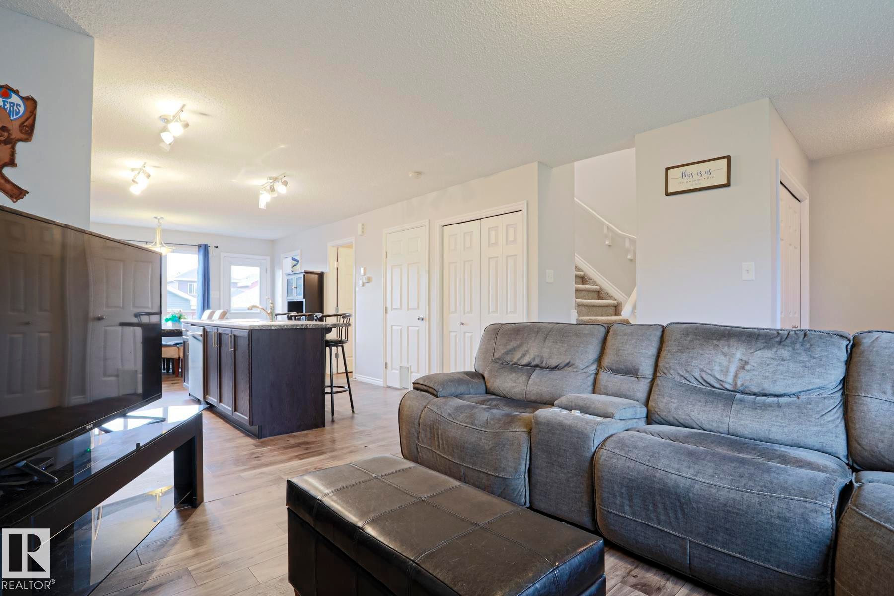 492 Ebbers Way Nw, Edmonton, AB - Indoor Photo Showing Living Room