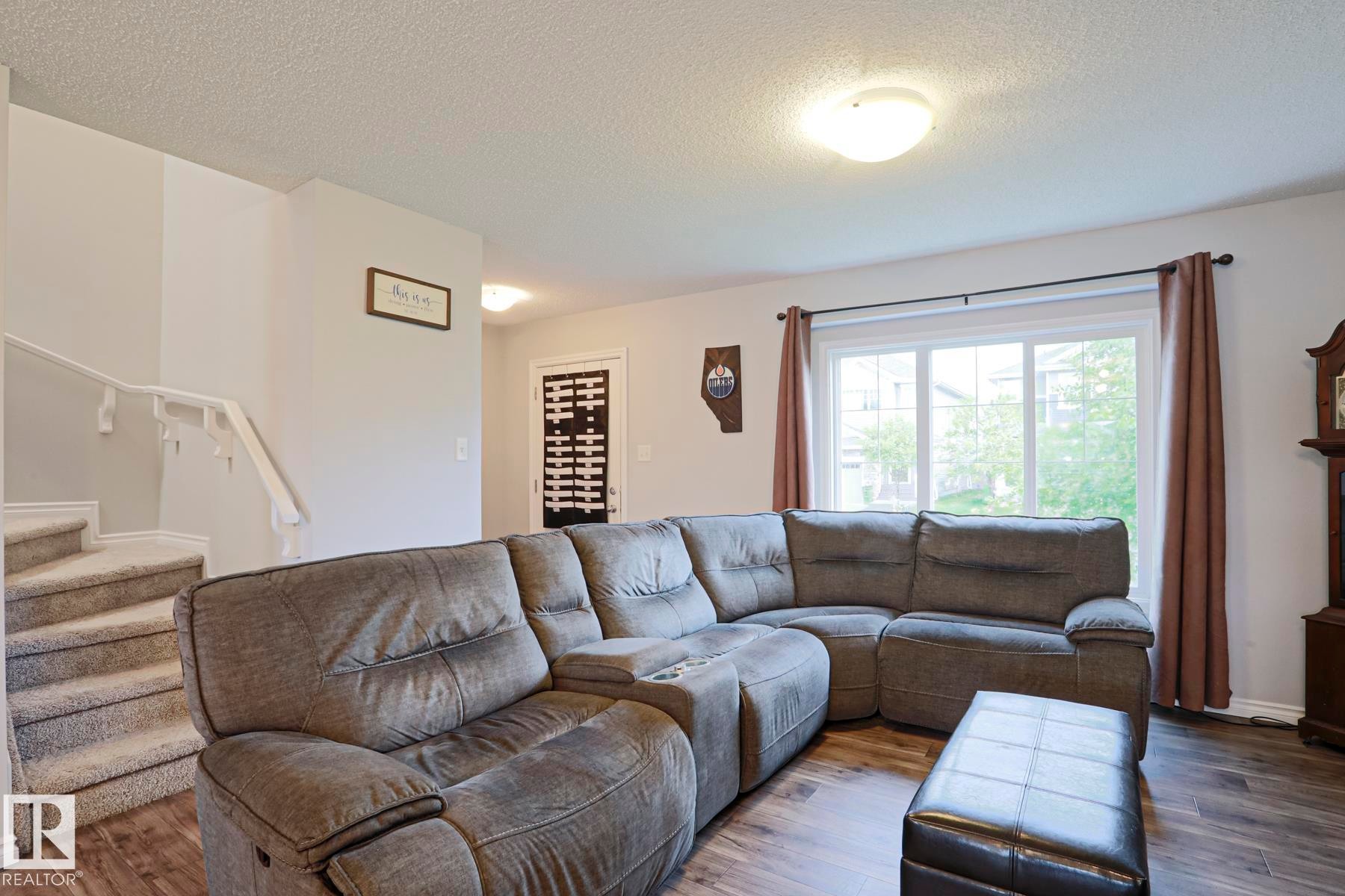 492 Ebbers Way Nw, Edmonton, AB - Indoor Photo Showing Living Room