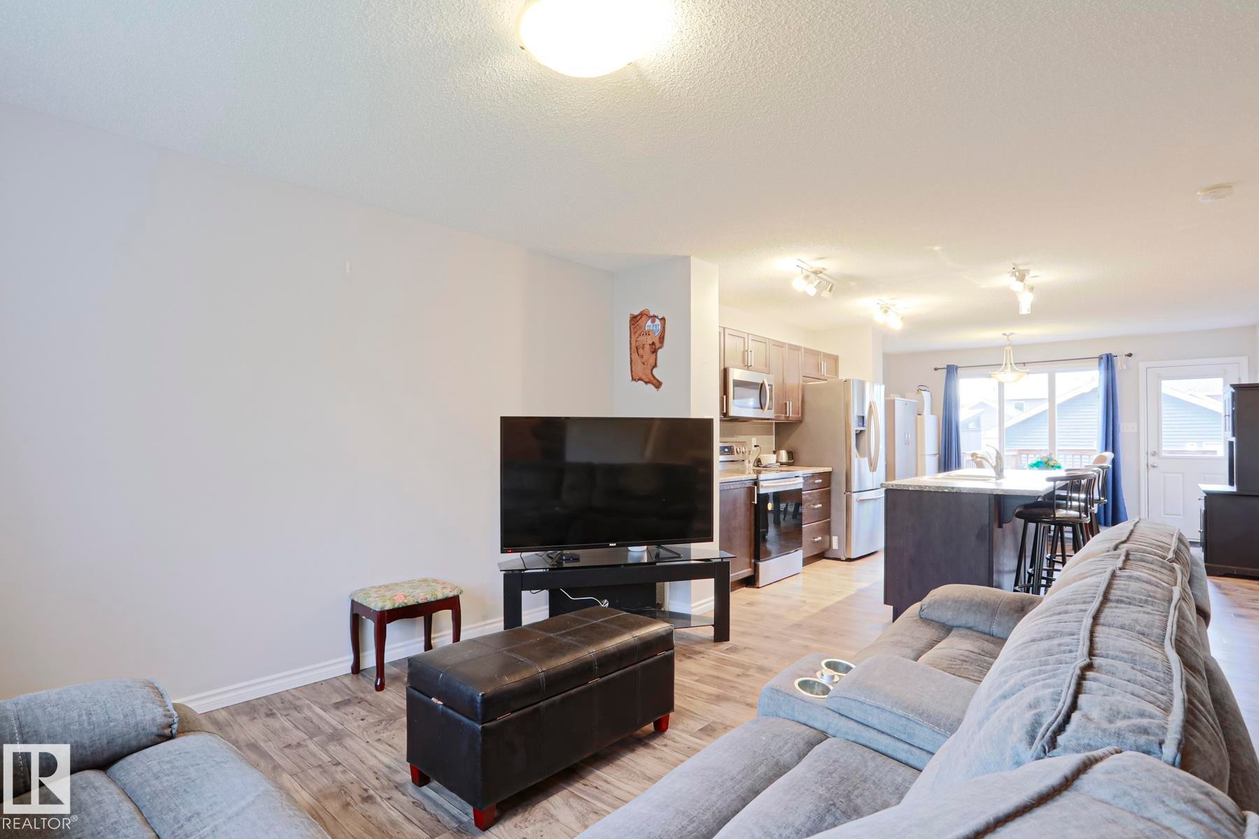 492 Ebbers Way Nw, Edmonton, AB - Indoor Photo Showing Living Room
