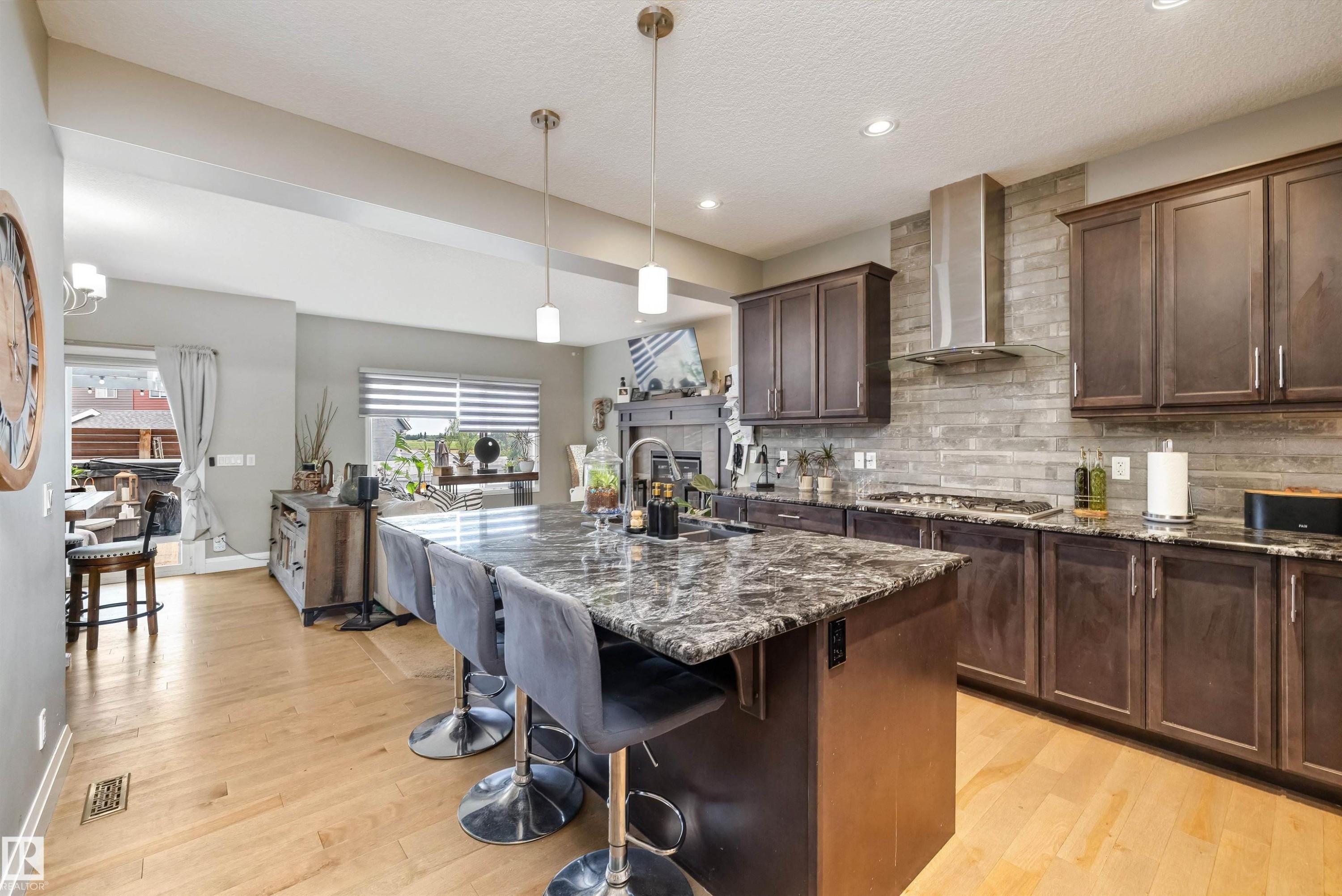 153 Sturtz Bend, Leduc, AB - Indoor Photo Showing Kitchen With Upgraded Kitchen