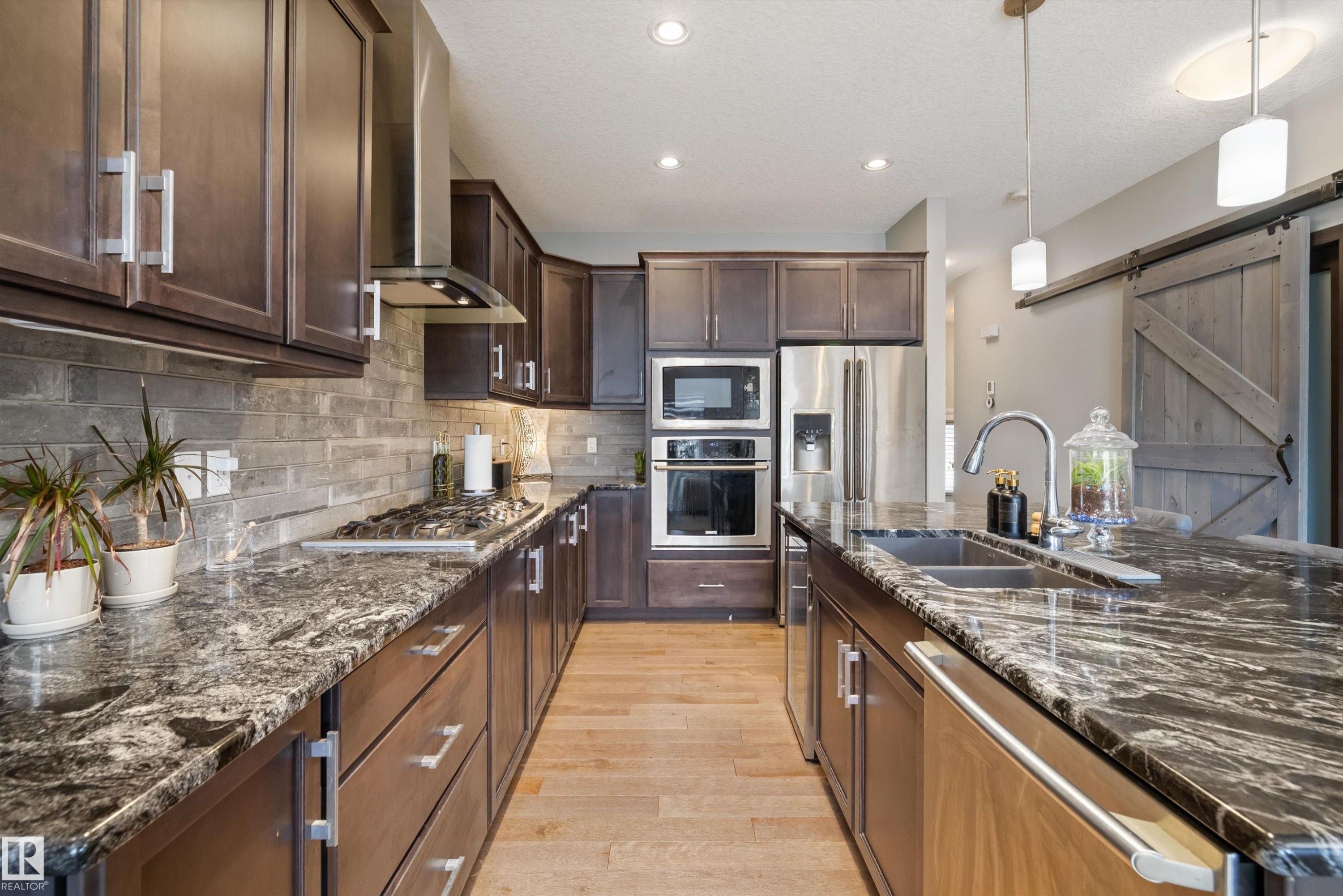 153 Sturtz Bend, Leduc, AB - Indoor Photo Showing Kitchen With Double Sink With Upgraded Kitchen