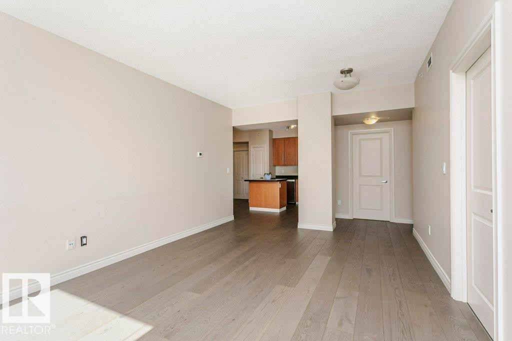 103 9819 104 Street, Edmonton, AB - Indoor Photo Showing Other Room