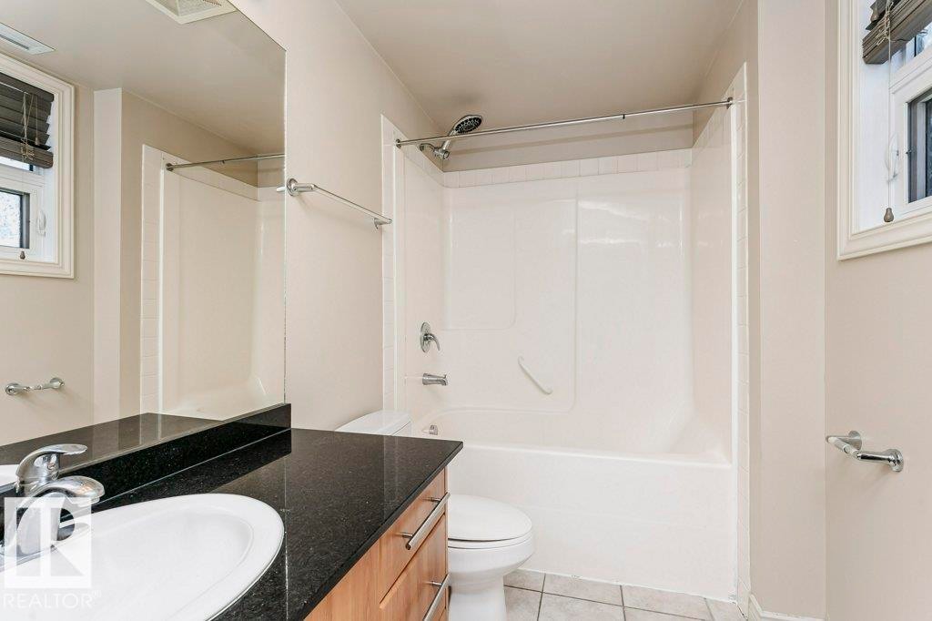 103 9819 104 Street, Edmonton, AB - Indoor Photo Showing Bathroom