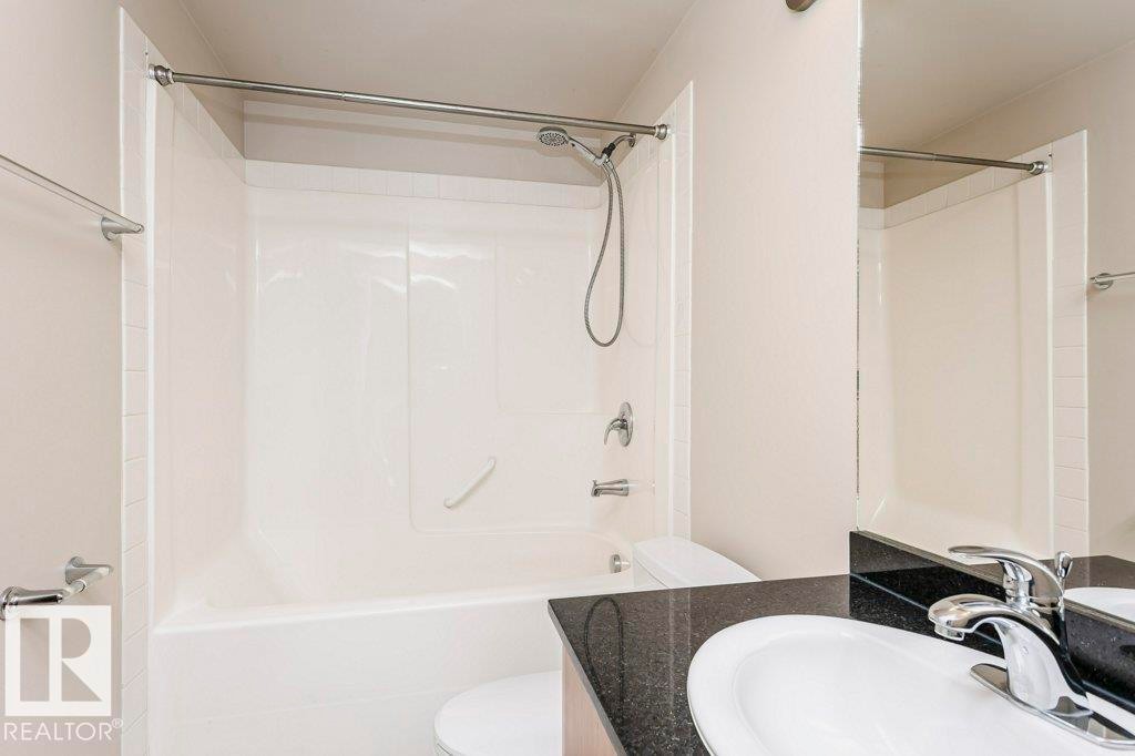 103 9819 104 Street, Edmonton, AB - Indoor Photo Showing Bathroom