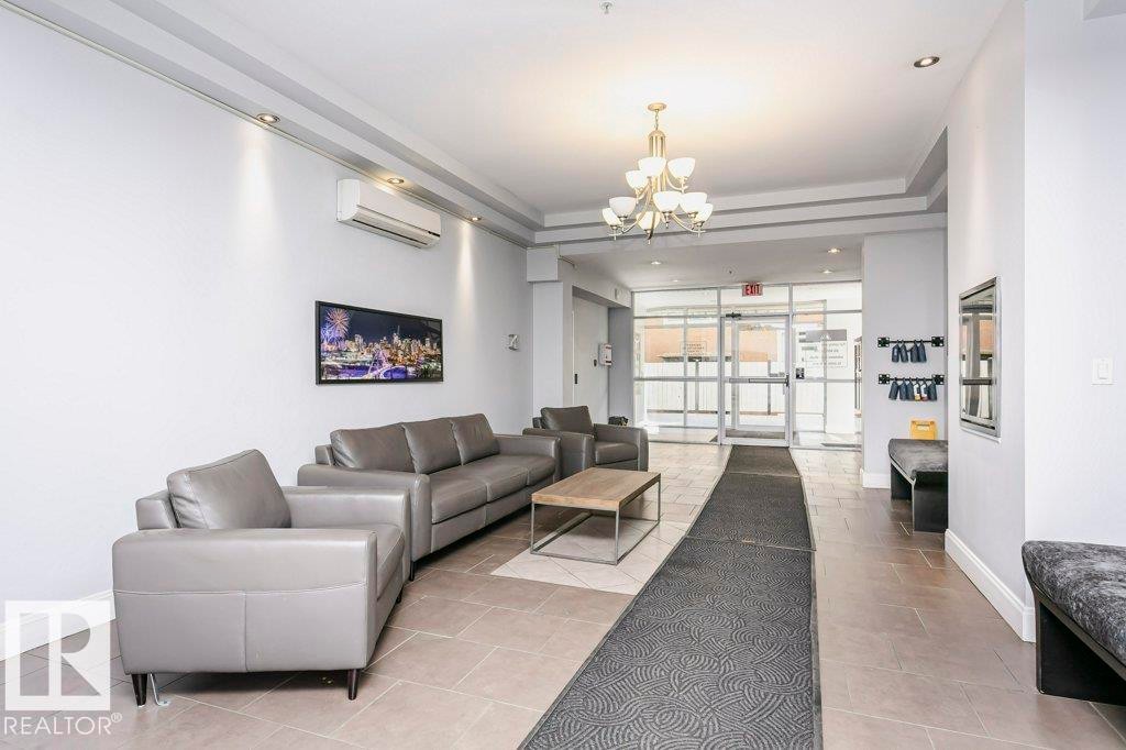 103 9819 104 Street, Edmonton, AB - Indoor Photo Showing Other Room