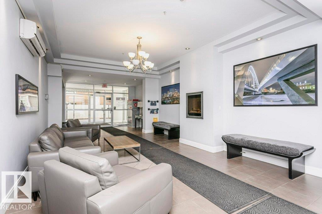 103 9819 104 Street, Edmonton, AB - Indoor Photo Showing Living Room