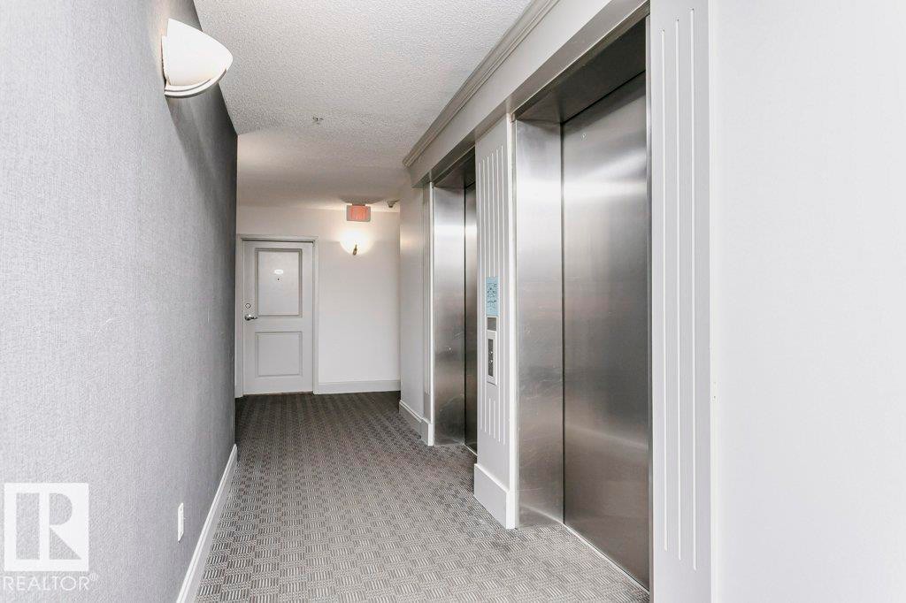 103 9819 104 Street, Edmonton, AB - Indoor Photo Showing Other Room