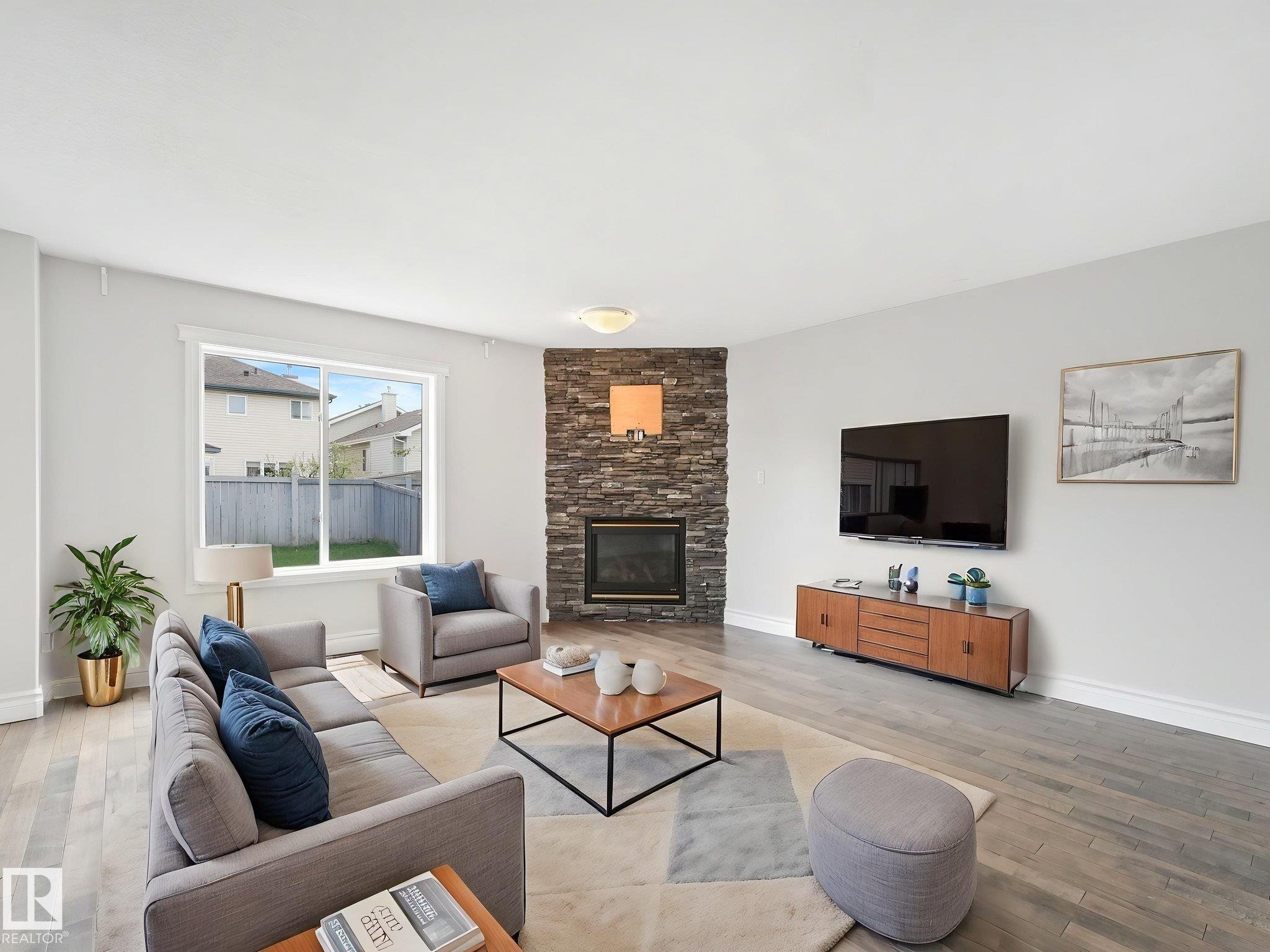 173 Castle Drive, Edmonton, AB - Indoor Photo Showing Living Room With Fireplace
