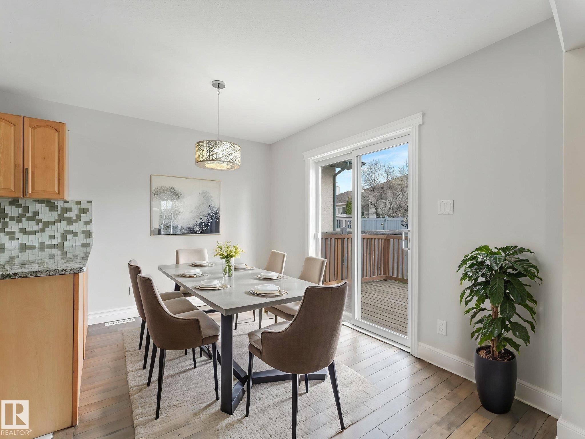 173 Castle Drive, Edmonton, AB - Indoor Photo Showing Dining Room
