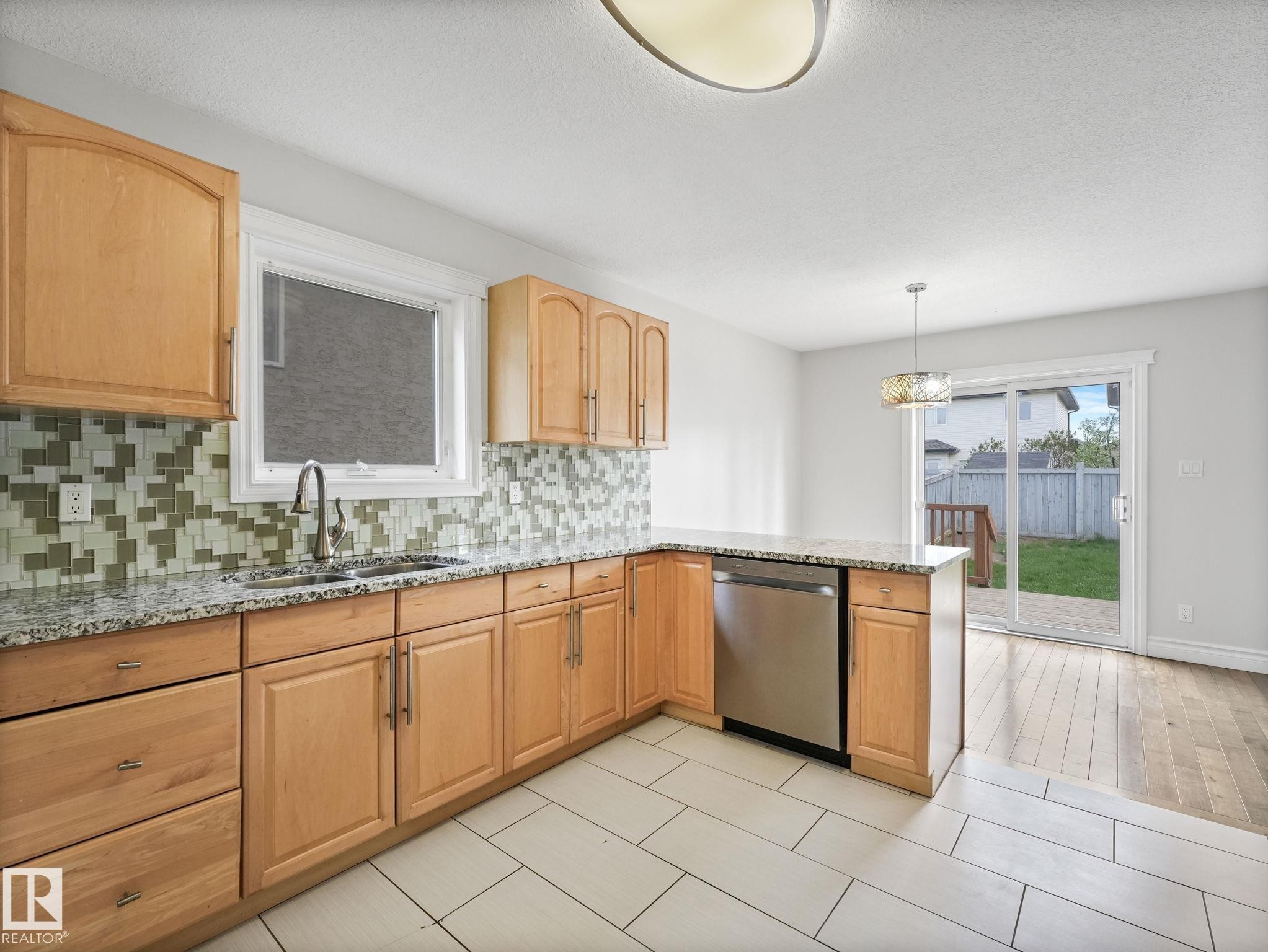 173 Castle Drive, Edmonton, AB - Indoor Photo Showing Kitchen With Double Sink